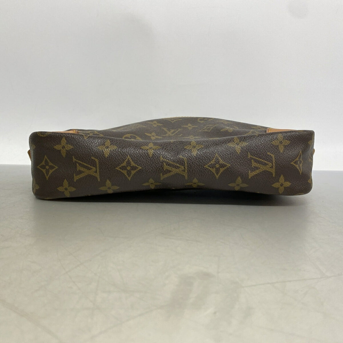 Louis Vuitton Brown Clutch Bag (Pre-Owned)