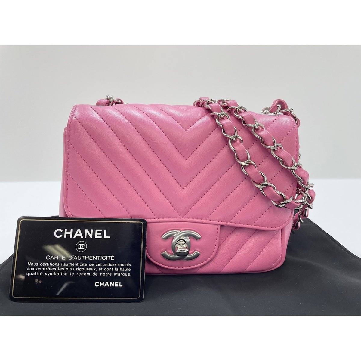 Chanel Pink Shoulder Bag (Pre-Owned)
