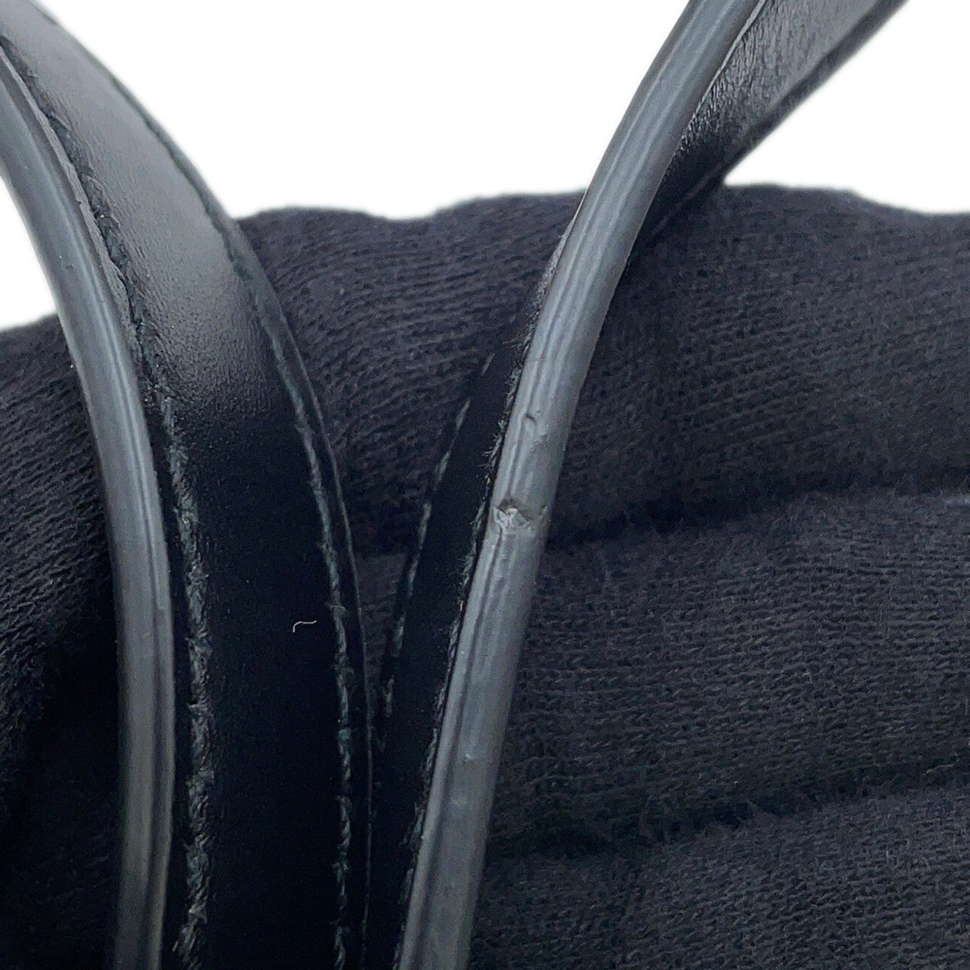 Yves Saint Laurent Black Leather Shoulder Bag (Pre-Owned)