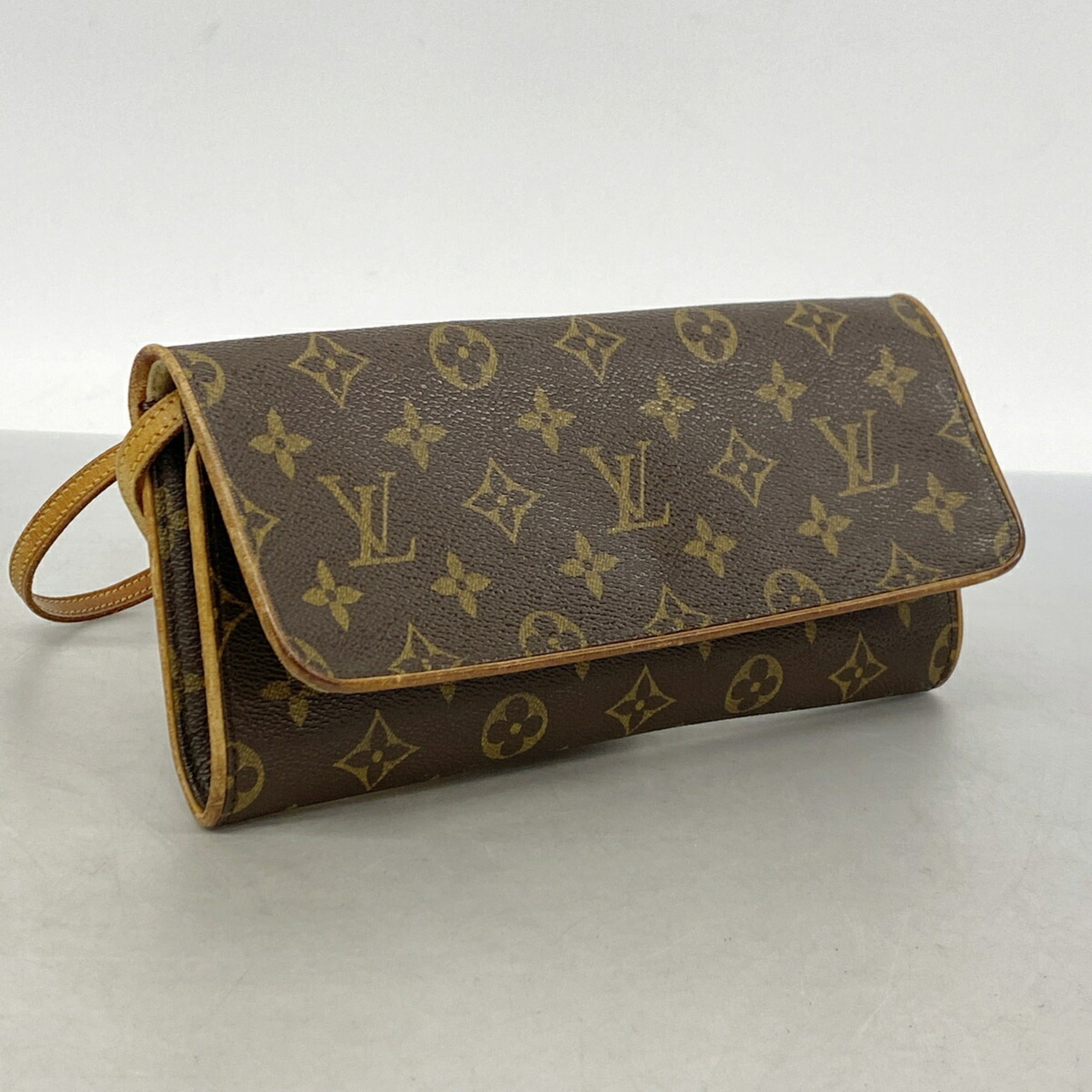 Louis Vuitton Brown Shoulder Bag (Pre-Owned)