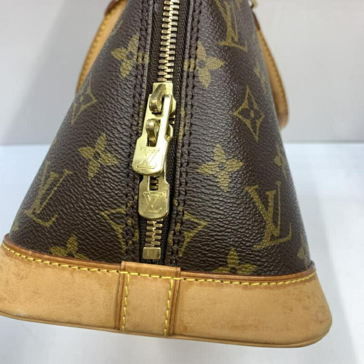 Louis Vuitton Handbag (Pre-Owned)