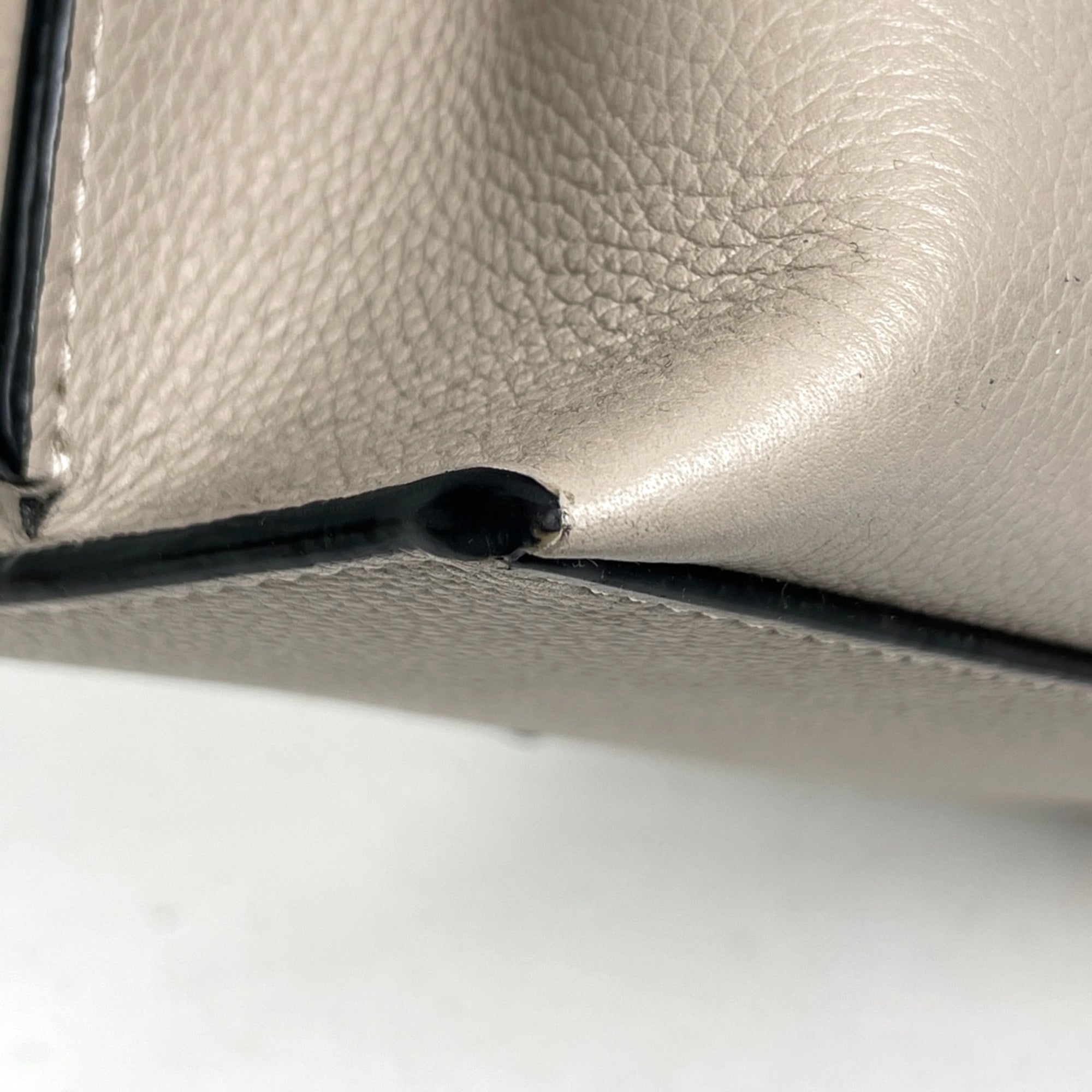 Loewe Grayish Leather Handbag (Pre-Owned)