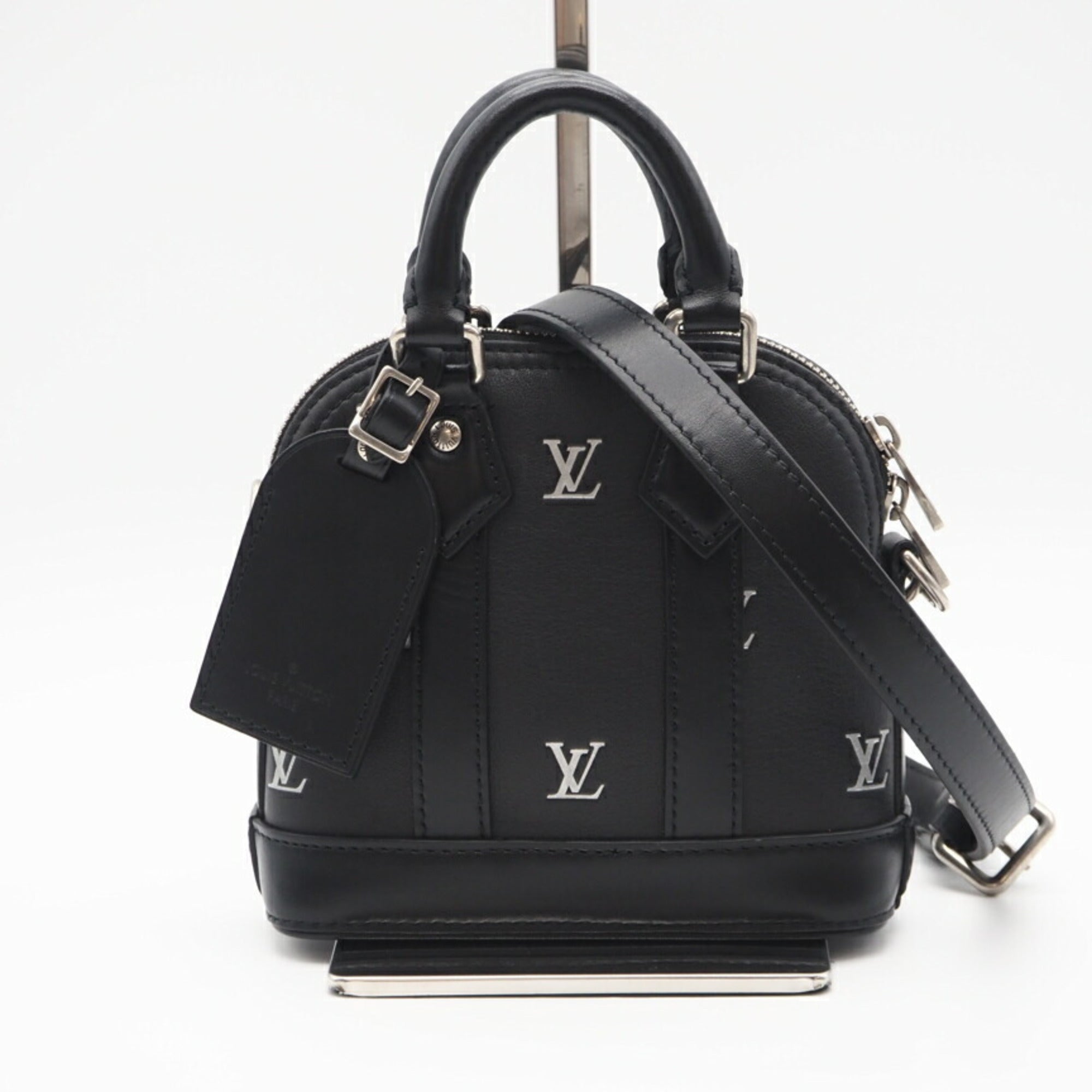 Louis Vuitton Black Leather Shoulder Bag (Pre-Owned)