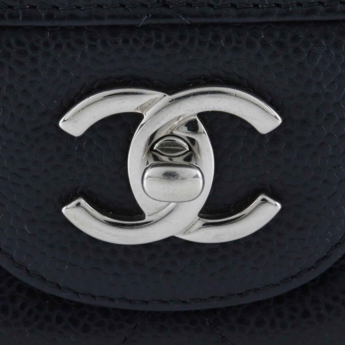 Chanel Black Caviar Leather Shoulder Bag (Pre-Owned)