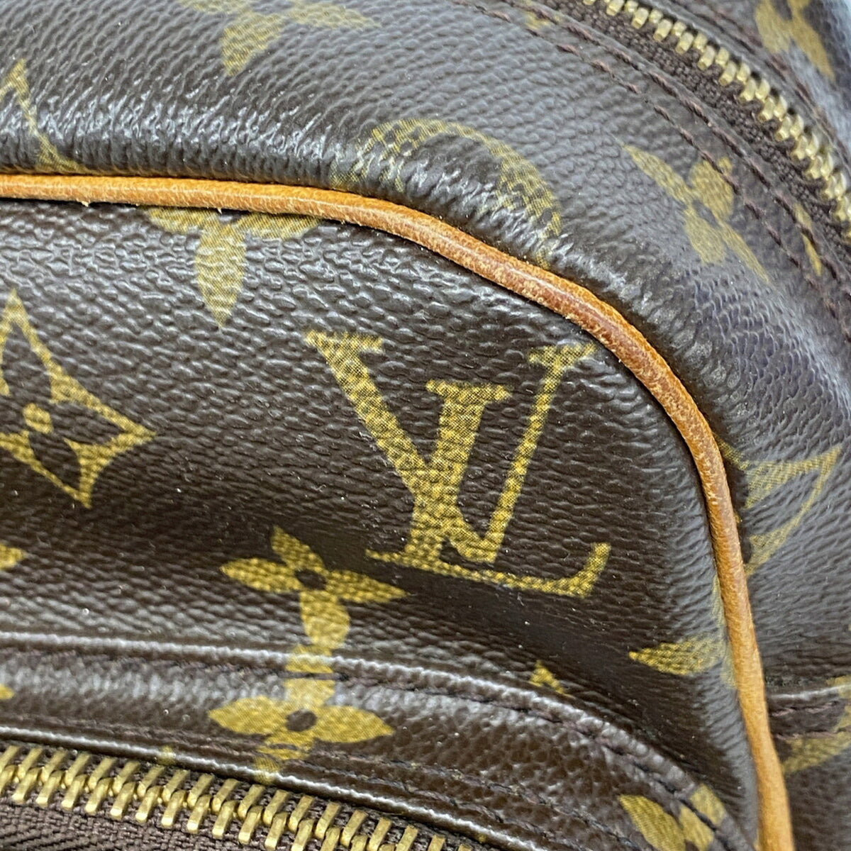 Louis Vuitton Brown Shoulder Bag (Pre-Owned)