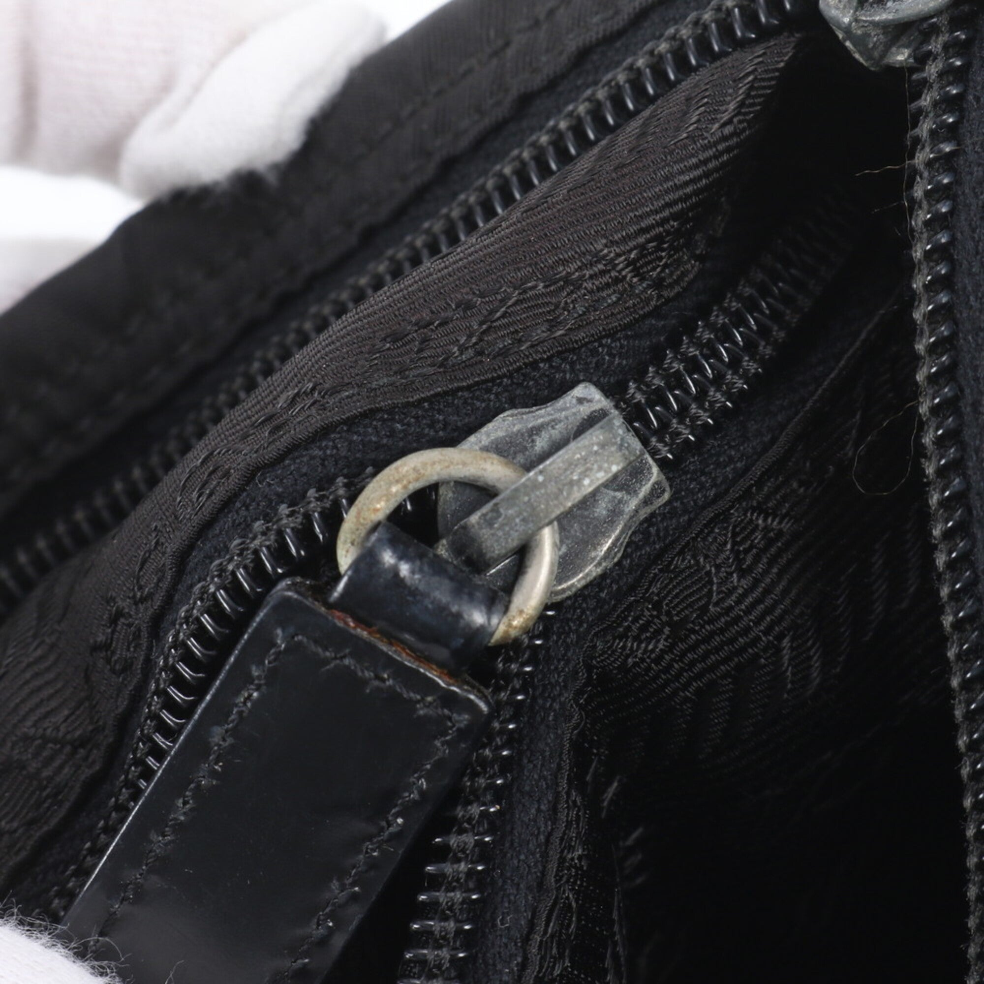 Prada Black Leather Nylon Messenger Bag Shoulder Bag (Pre-Owned)