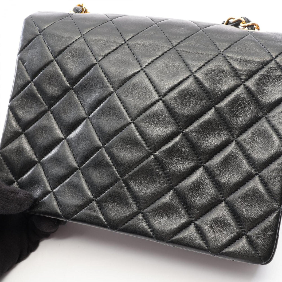 Chanel Black Leather Handbag Shoulder Bag (Pre-Owned)