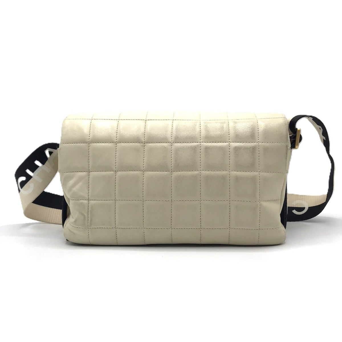 Chanel Ivory Ivory Shoulder Bag (Pre-Owned)