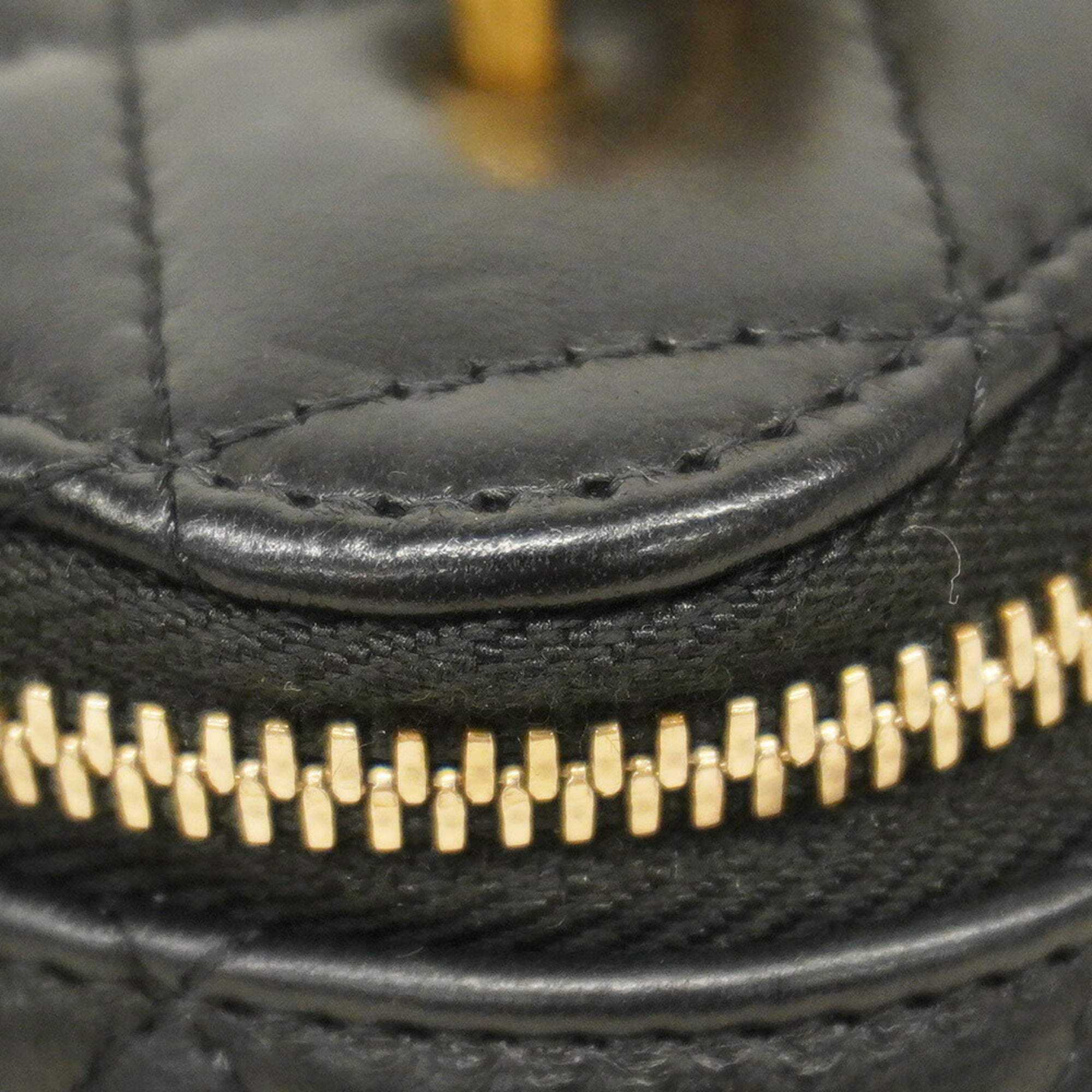 Chanel Black Leather Shoulder Bag (Pre-Owned)