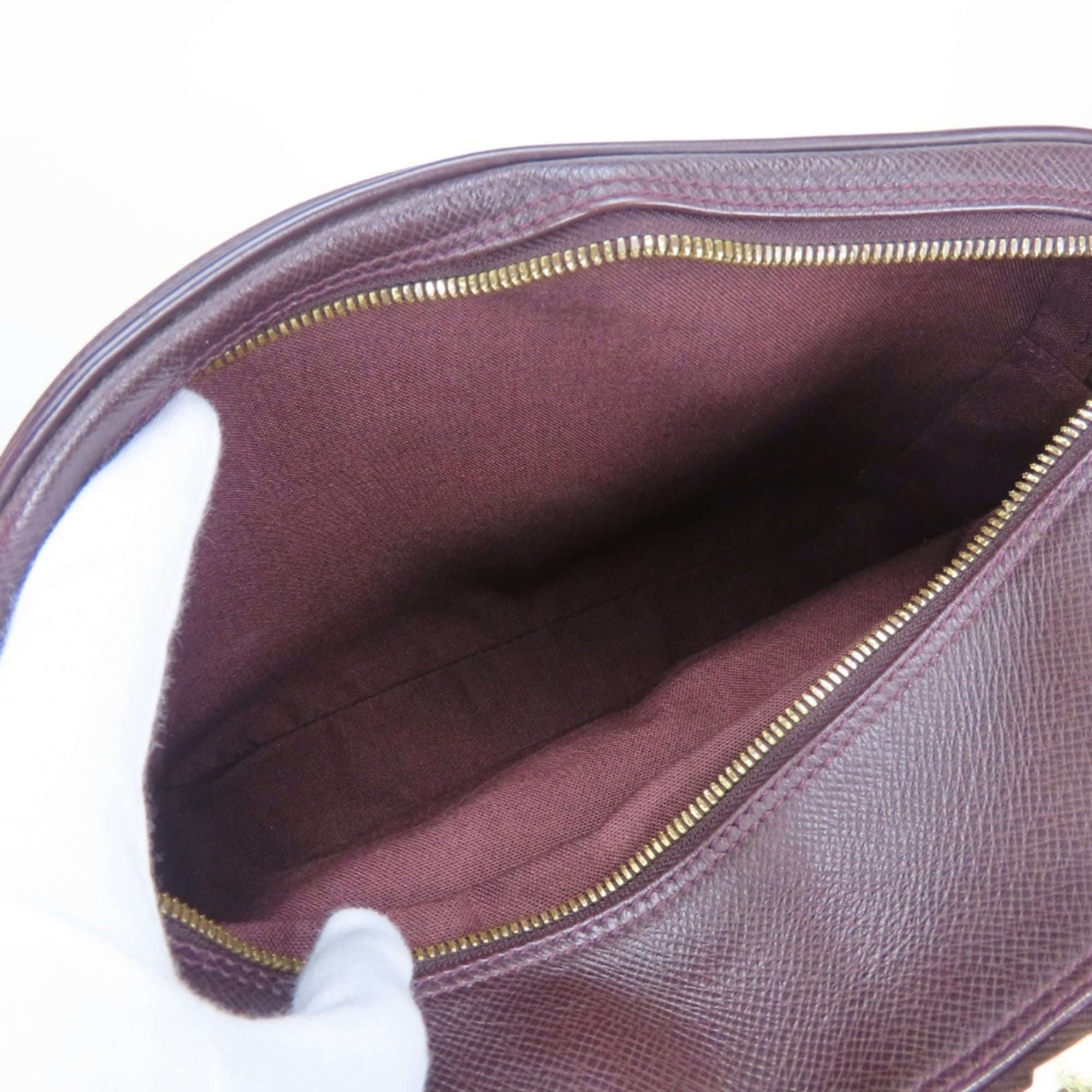 Louis Vuitton Acajou Galle Taiga Leather Shoulder Bag (Pre-Owned)