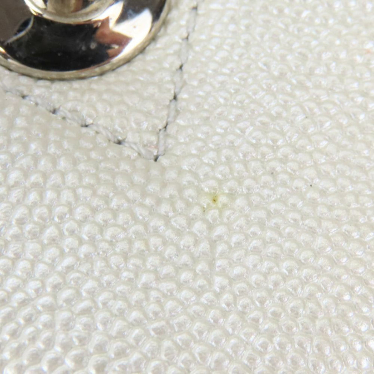 Chanel Pearl White Grained Calfskin Handbag (Pre-Owned)