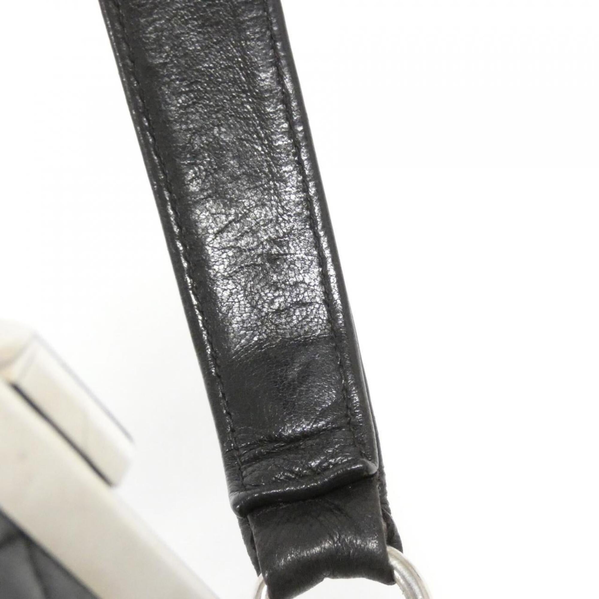 Chanel Black Leather Handbag (Pre-Owned)