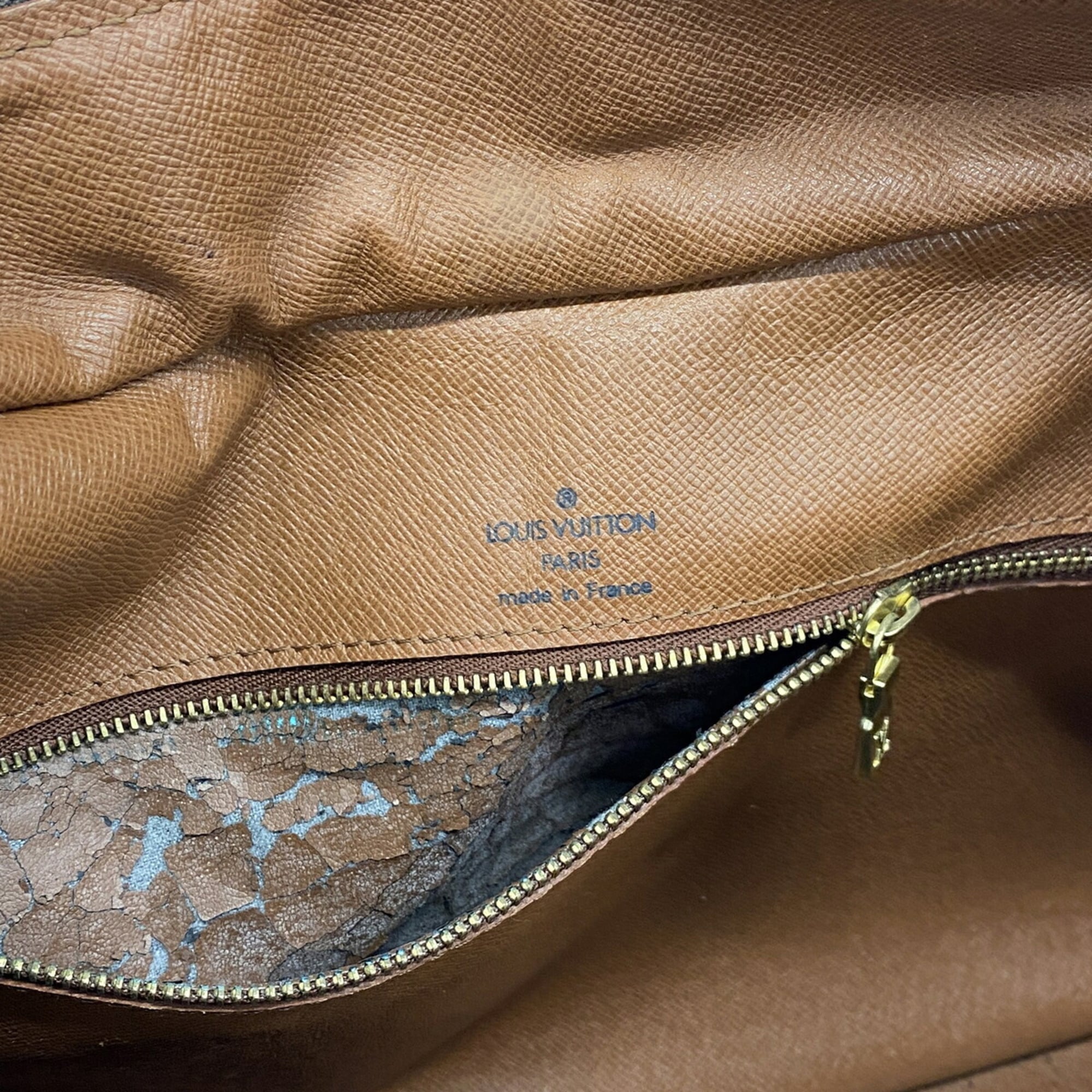 Louis Vuitton Brown Shoulder Bag (Pre-Owned)
