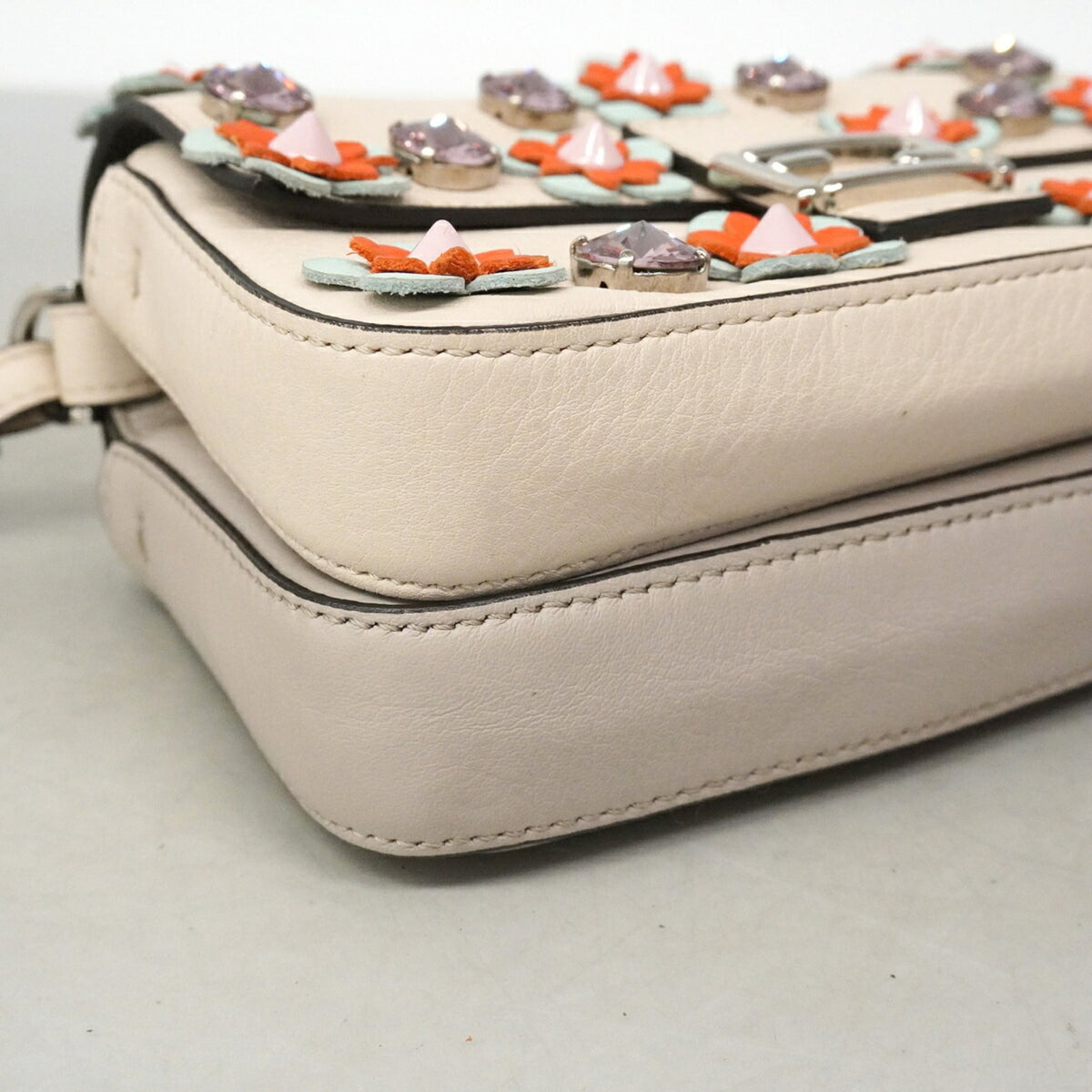 Fendi Gray Ivory Leather Handbag (Pre-Owned)