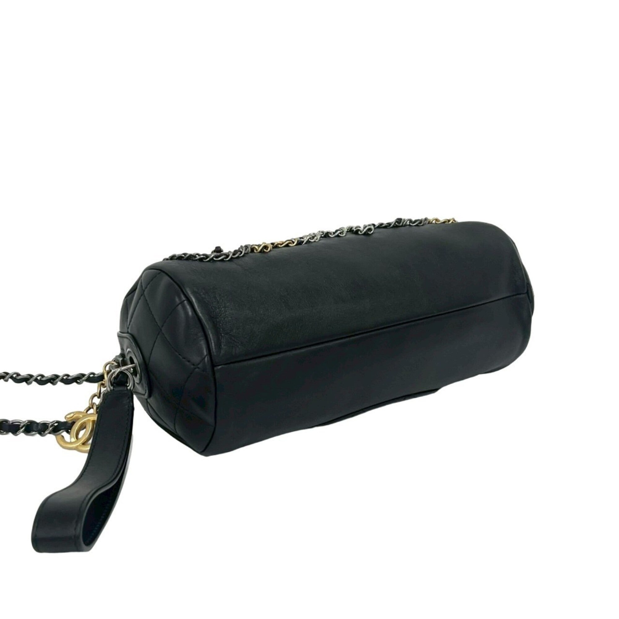 Chanel Black Leather Shoulder Bag (Pre-Owned)