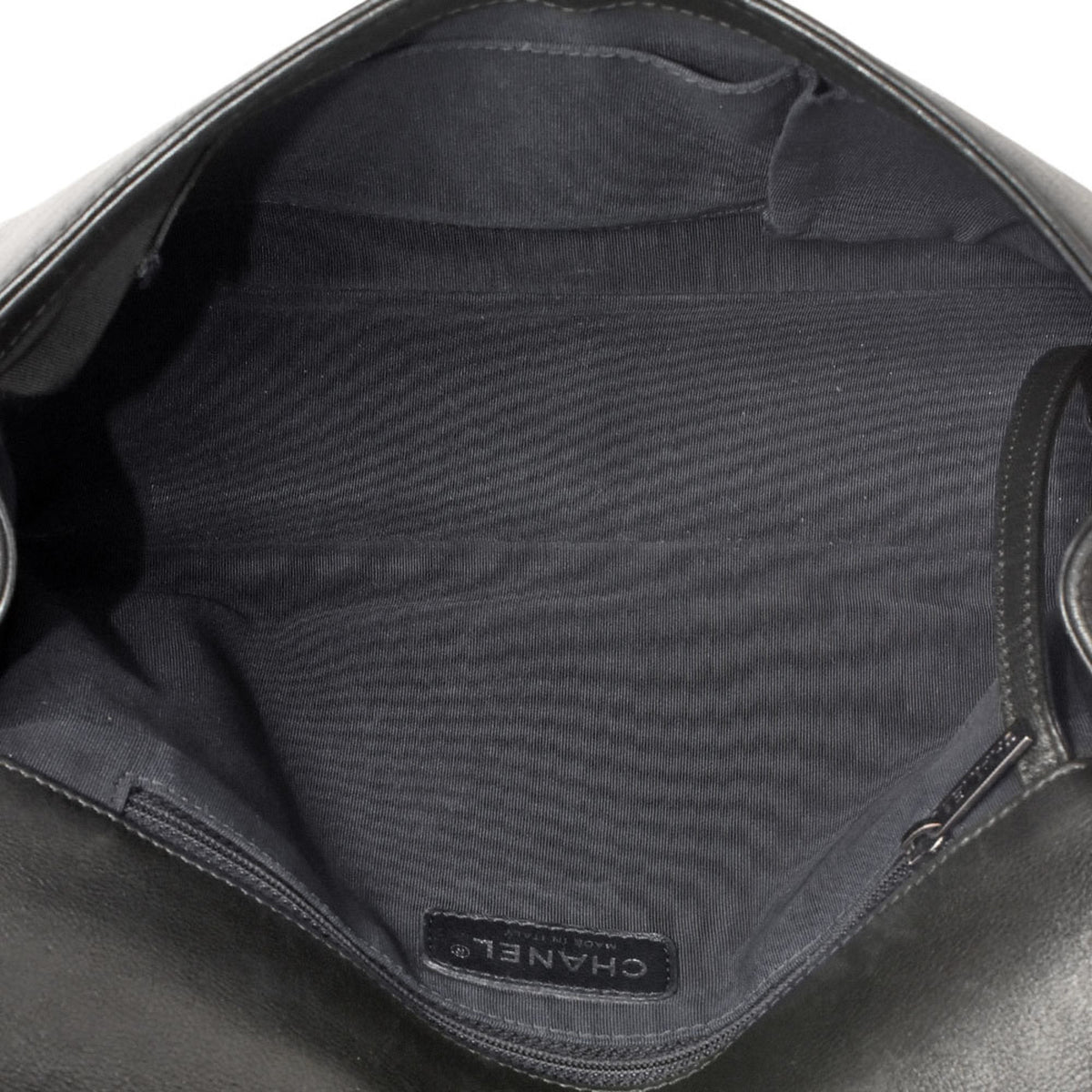 Chanel Black Caviar Leather Shoulder Bag (Pre-Owned)
