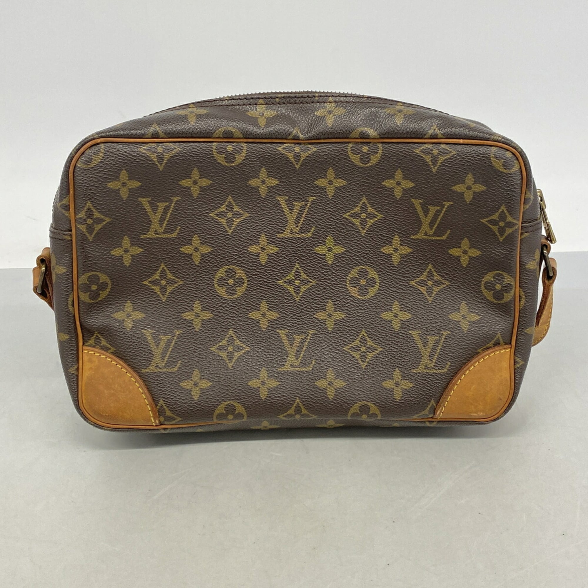 Louis Vuitton Brown Shoulder Bag (Pre-Owned)