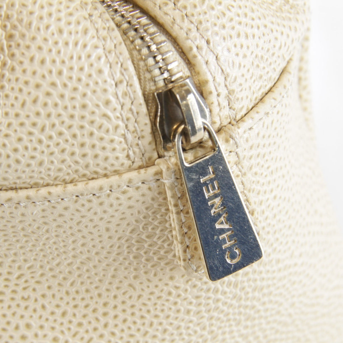 Chanel Beige Leather Shoulder Bag (Pre-Owned)