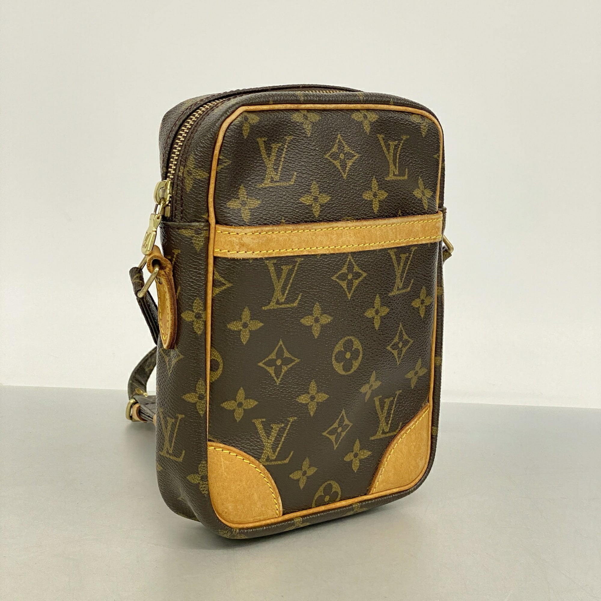 Louis Vuitton Brown Shoulder Bag (Pre-Owned)