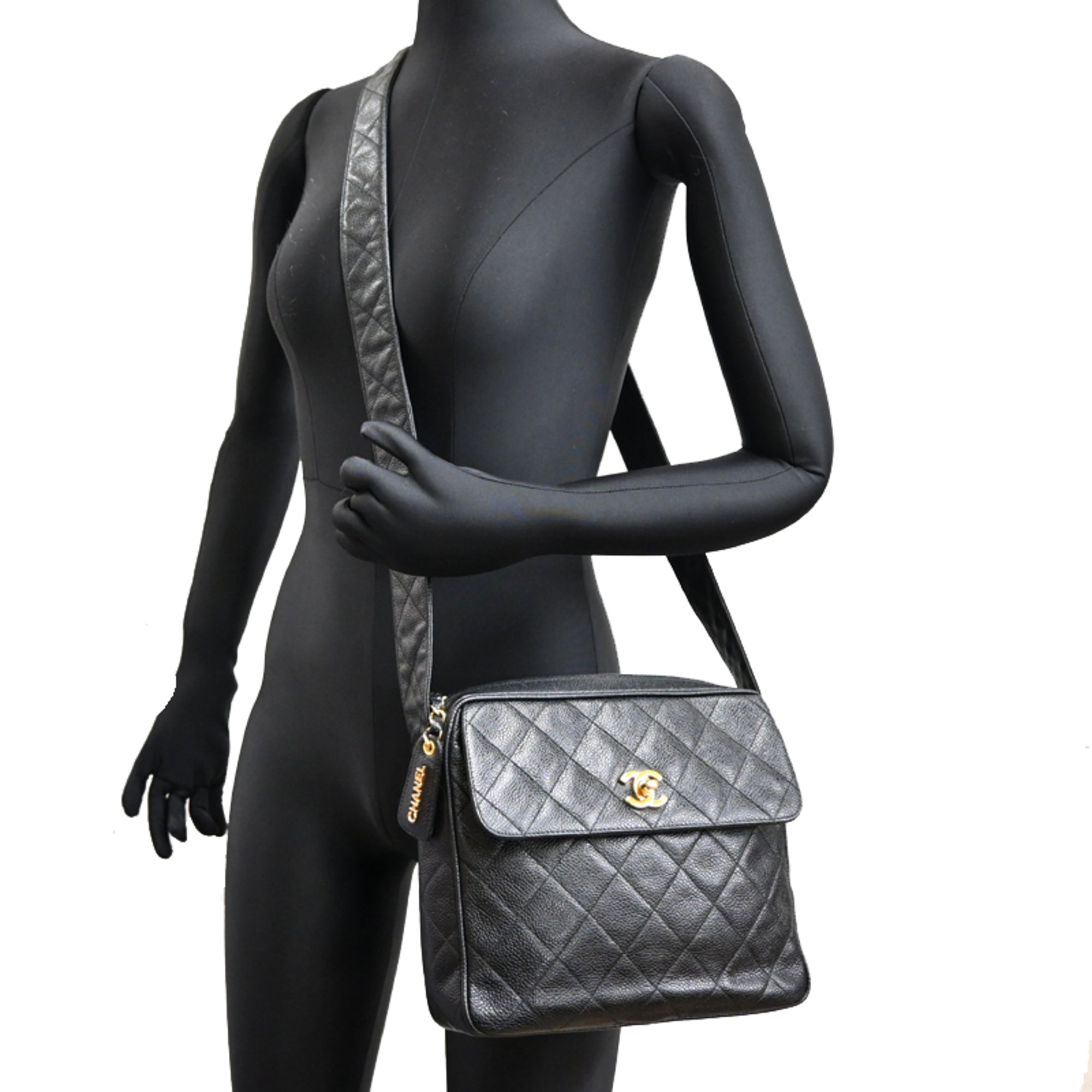 Chanel Black Grained Calfskin Shoulder Bag (Pre-Owned)