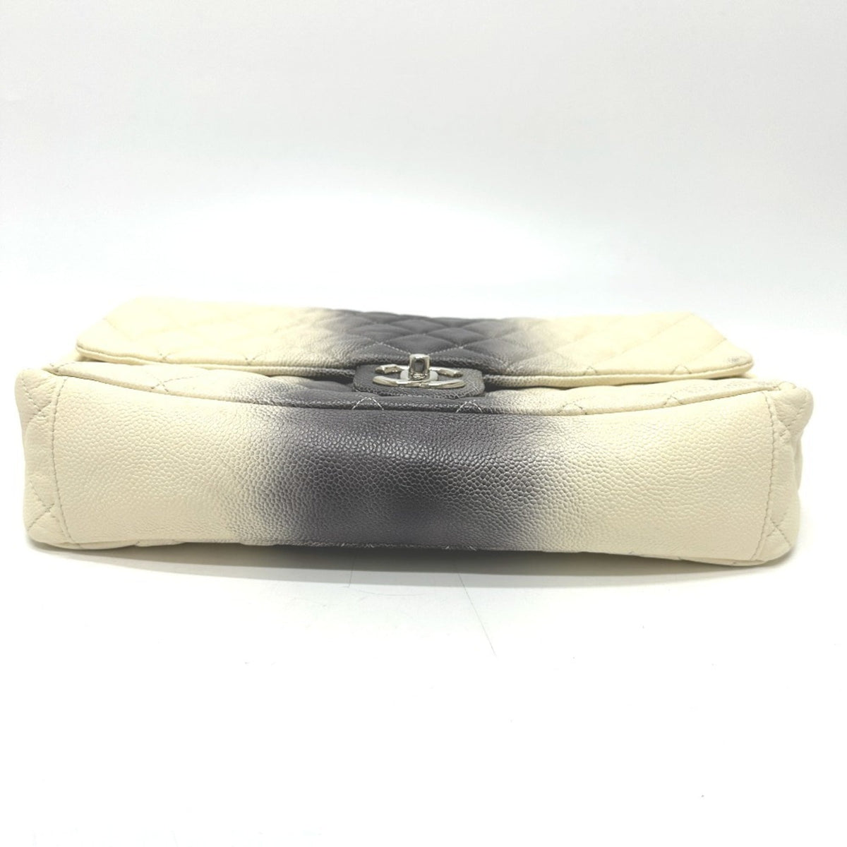 Chanel White Grained Calfskin Shoulder Bag (Pre-Owned)