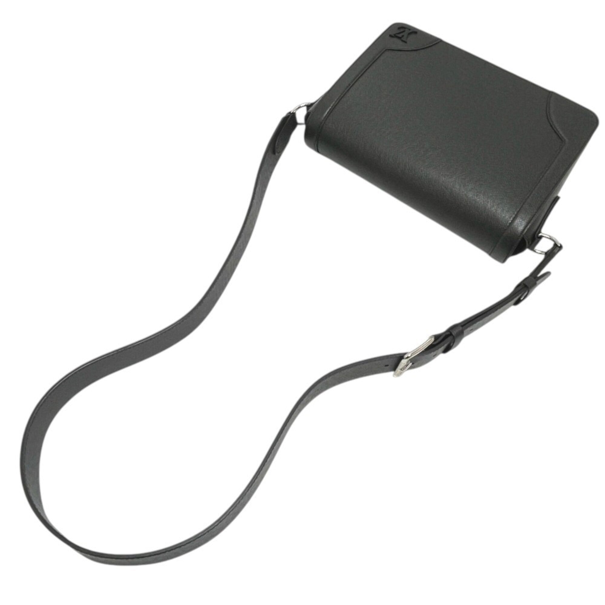 Louis Vuitton Black Noir Taiga Leather Pochette Shoulder Bag (Pre-Owned)