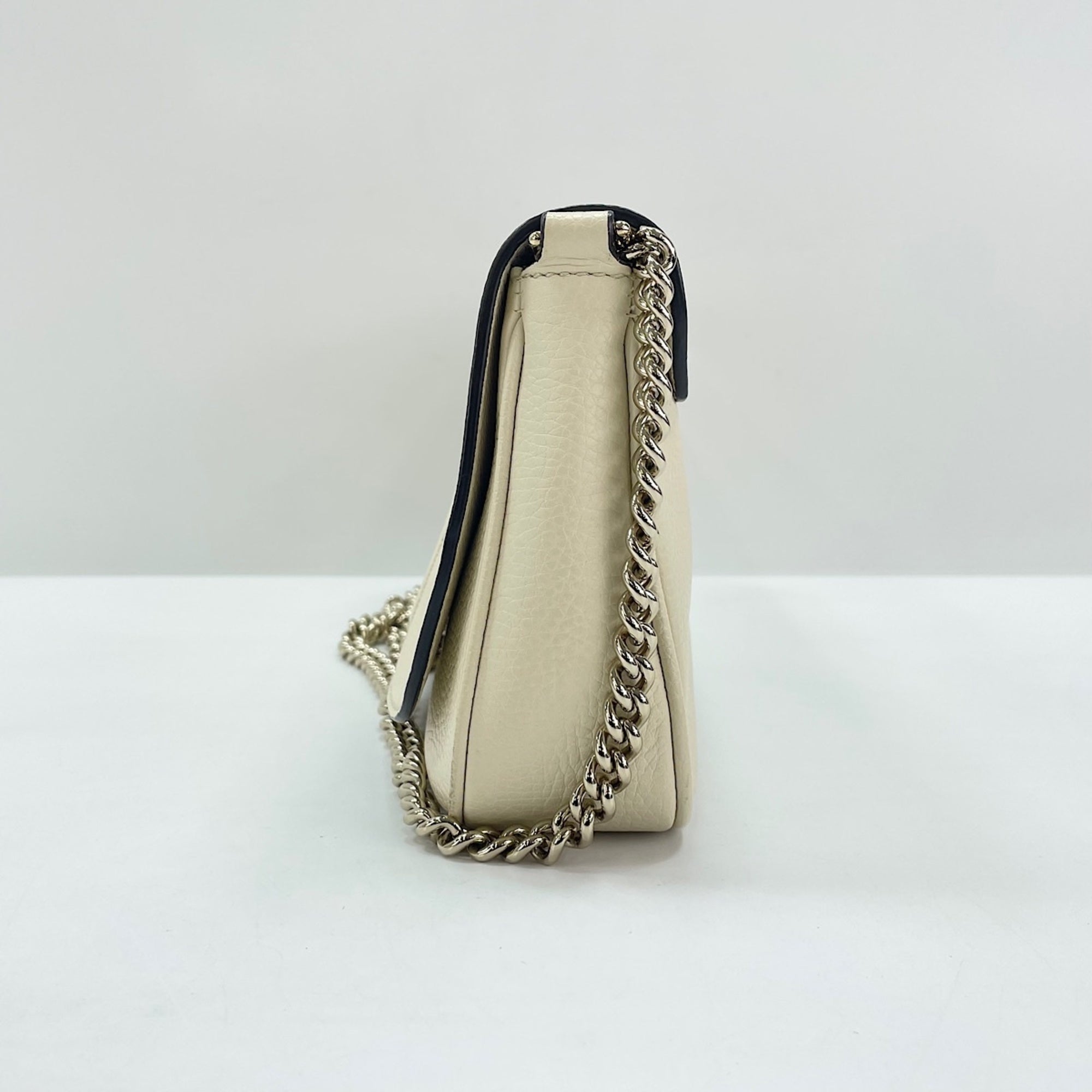 Gucci White Shoulder Bag (Pre-Owned)