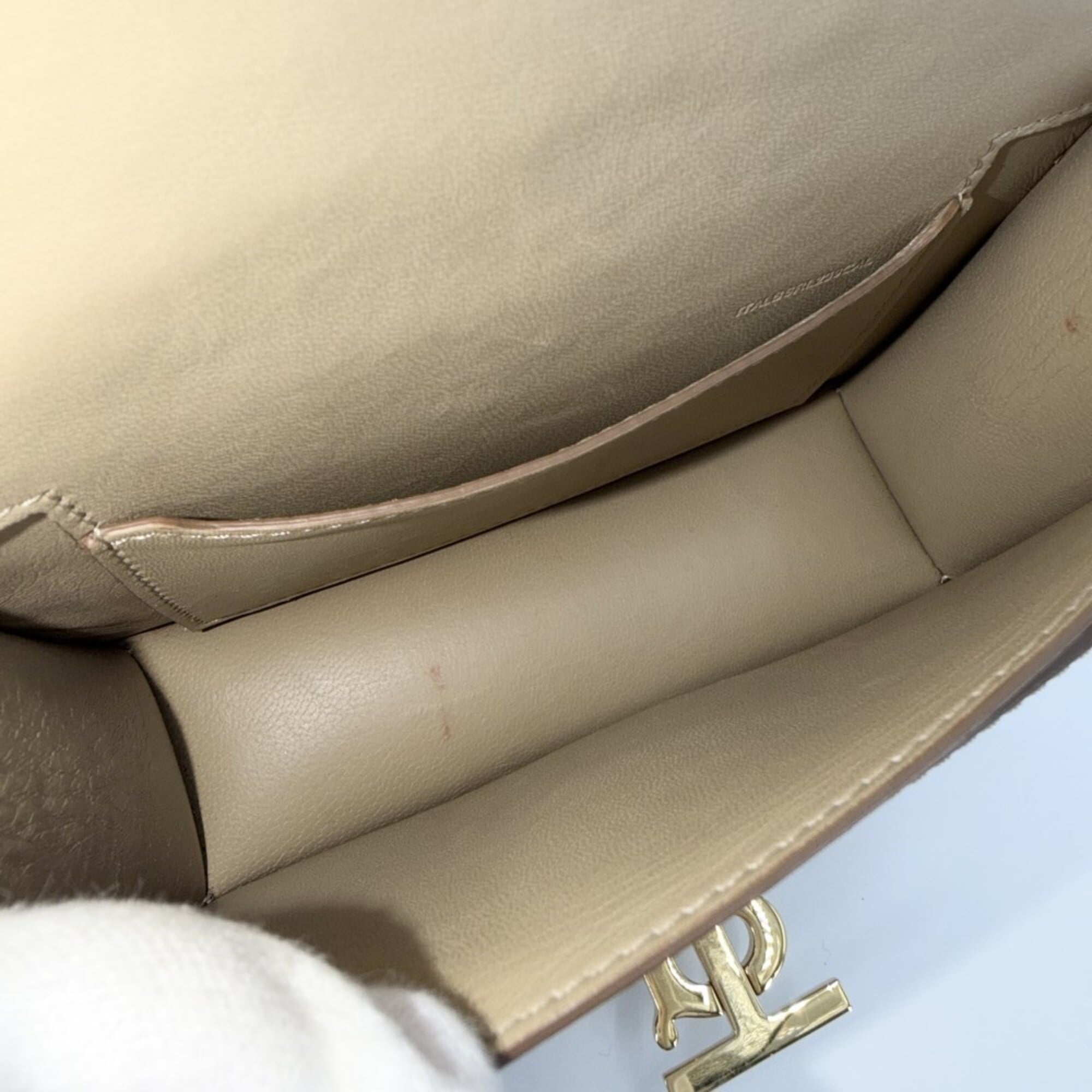Burberry Beige Leather Sling Bag (Pre-Owned)