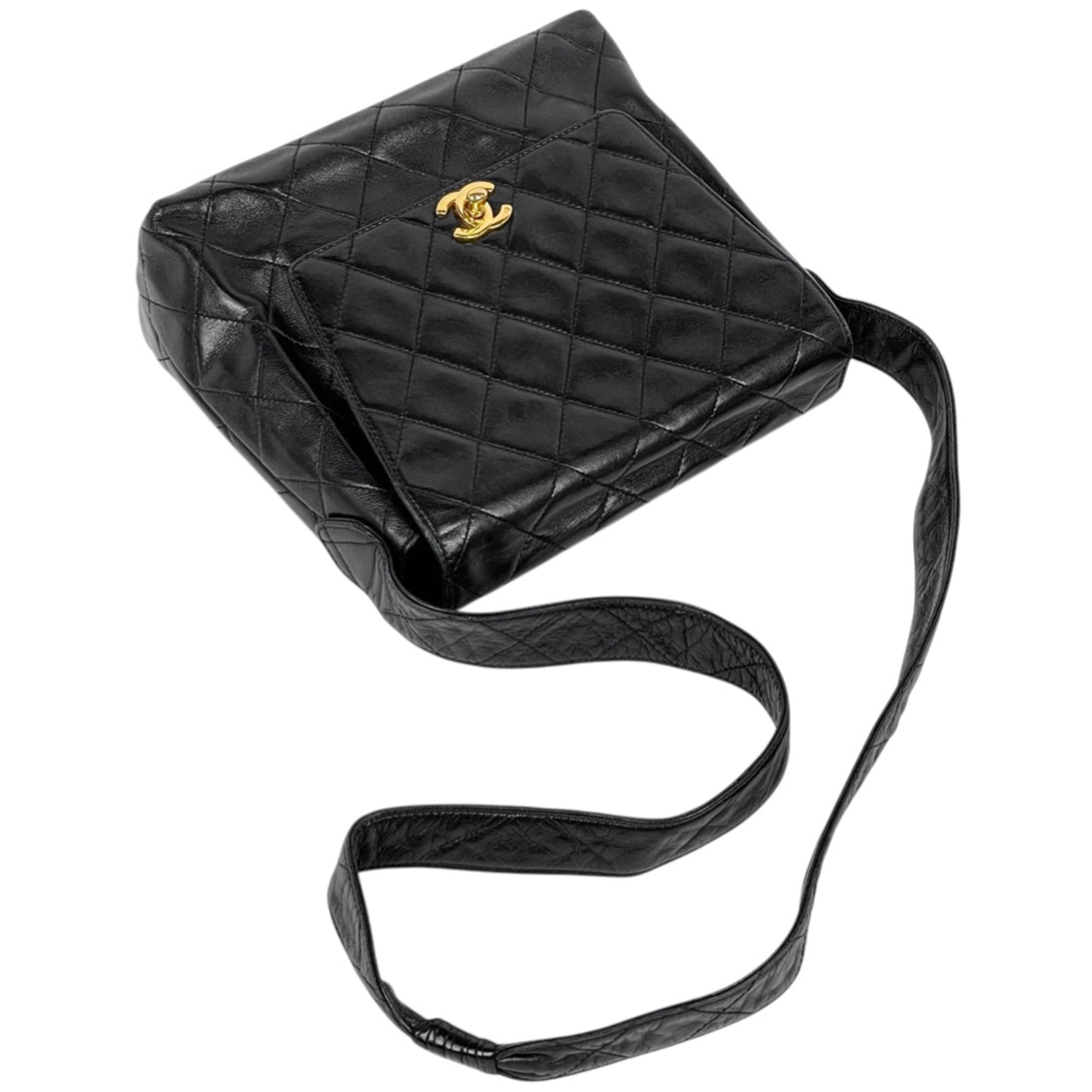 Chanel Matelasse Black Leather Shoulder Bag (Pre-Owned)