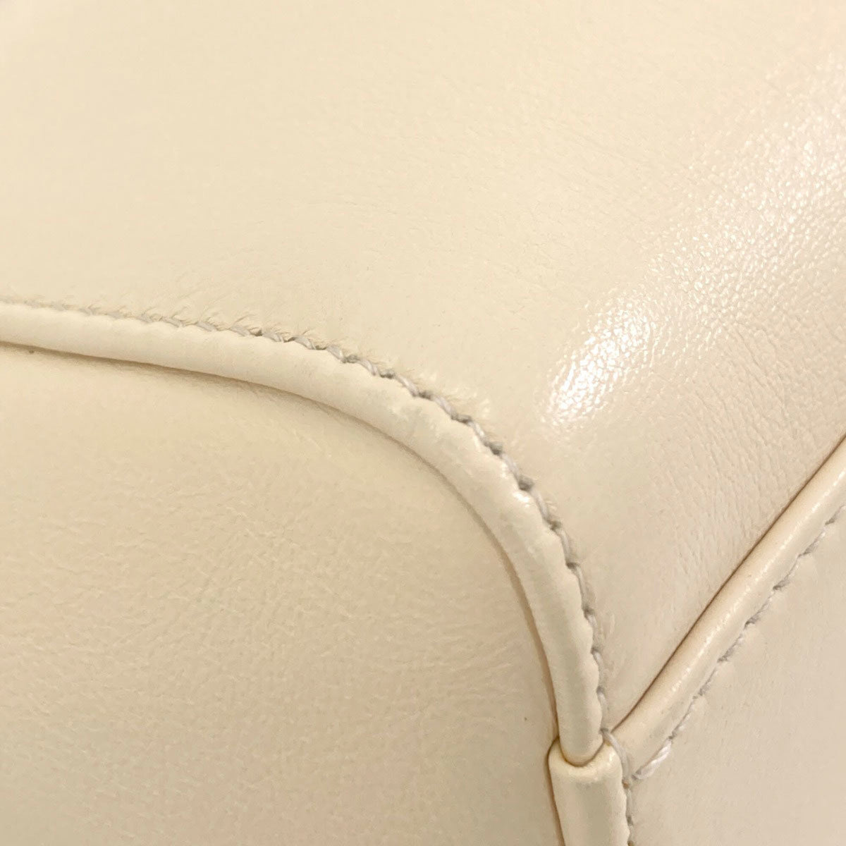 Fendi White Leather Handbag (Pre-Owned)