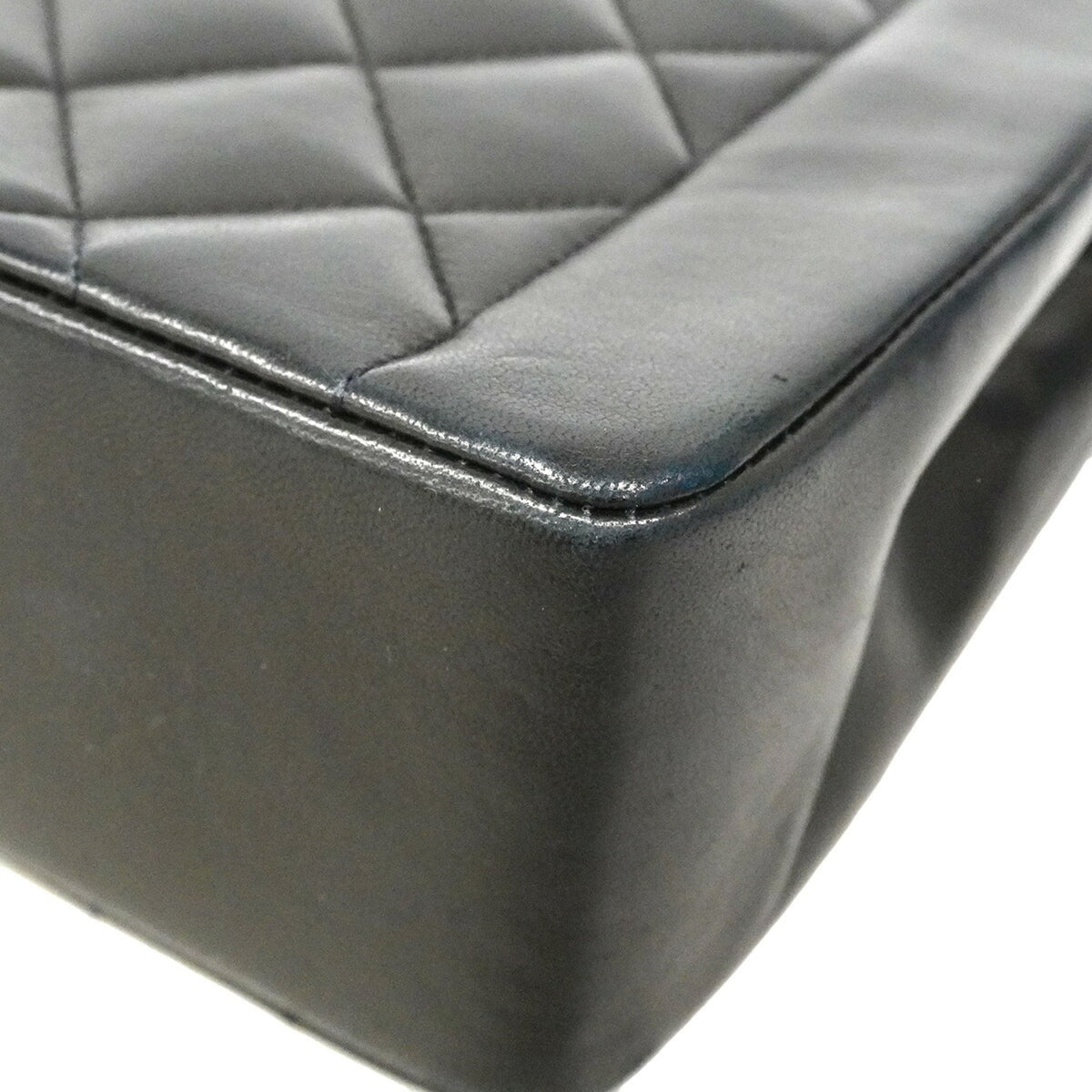 Chanel Black Leather Shoulder Bag (Pre-Owned)