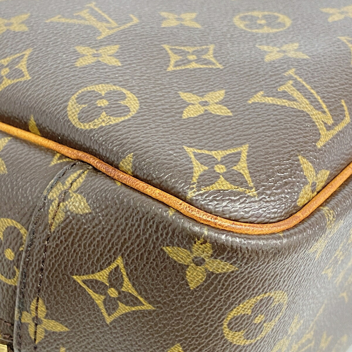 Louis Vuitton Brown Handbag (Pre-Owned)