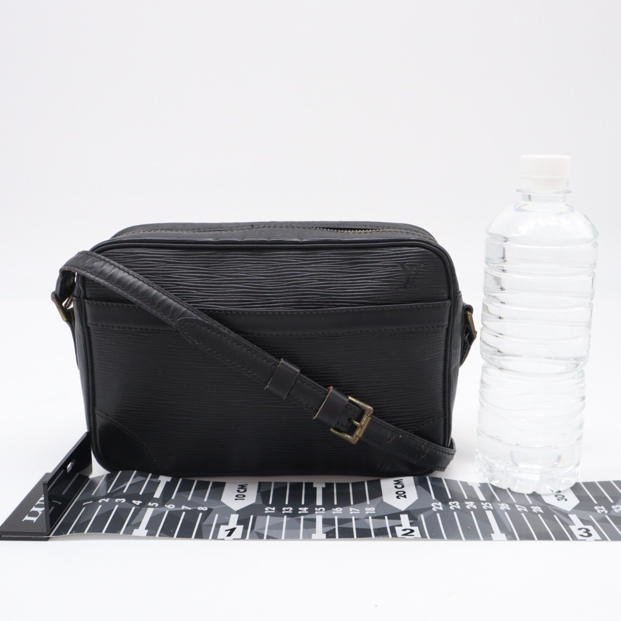 Louis Vuitton Epi Black Noir Leather Shoulder Bag (Pre-Owned)