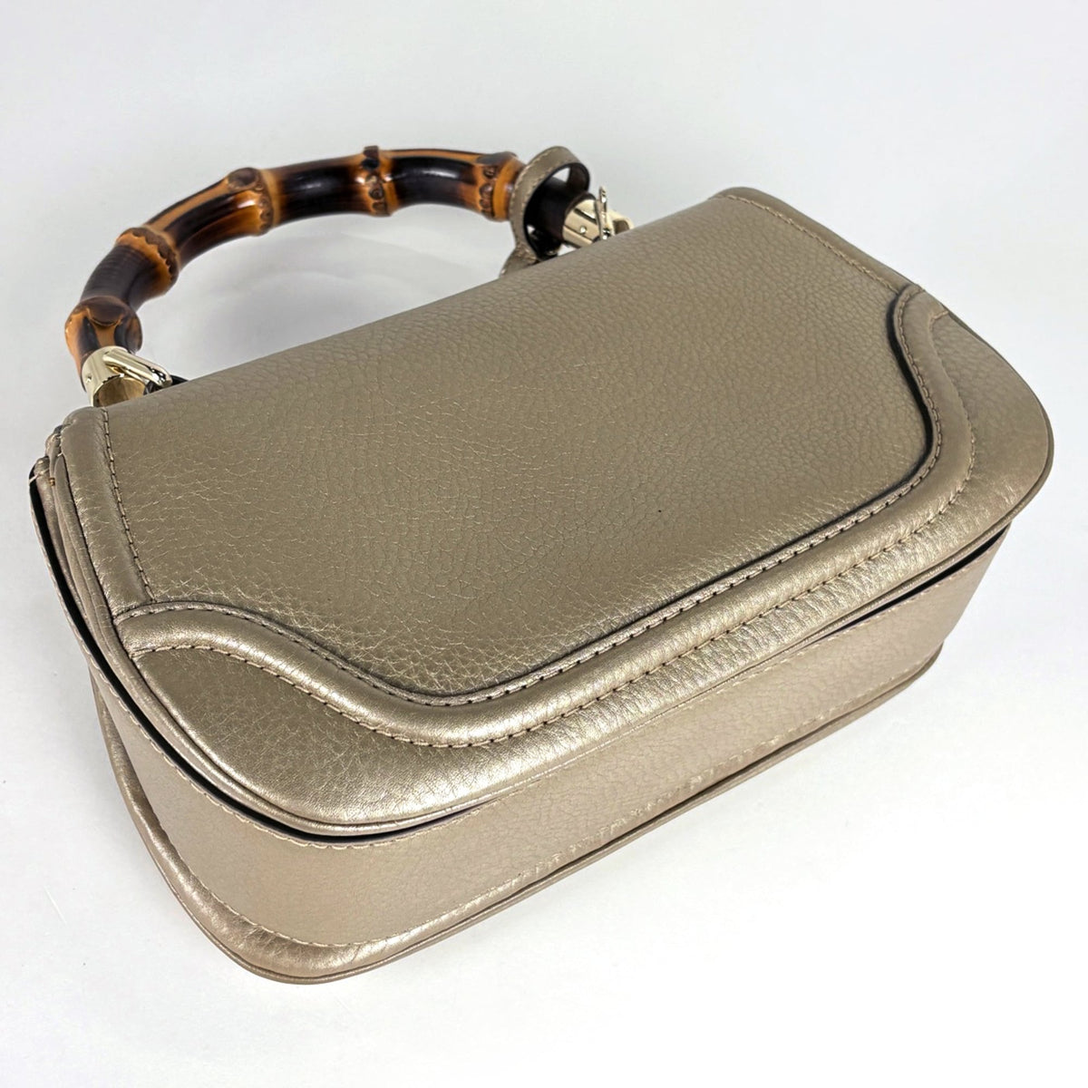 Gucci Champagne Gold Leather Handbag (Pre-Owned)