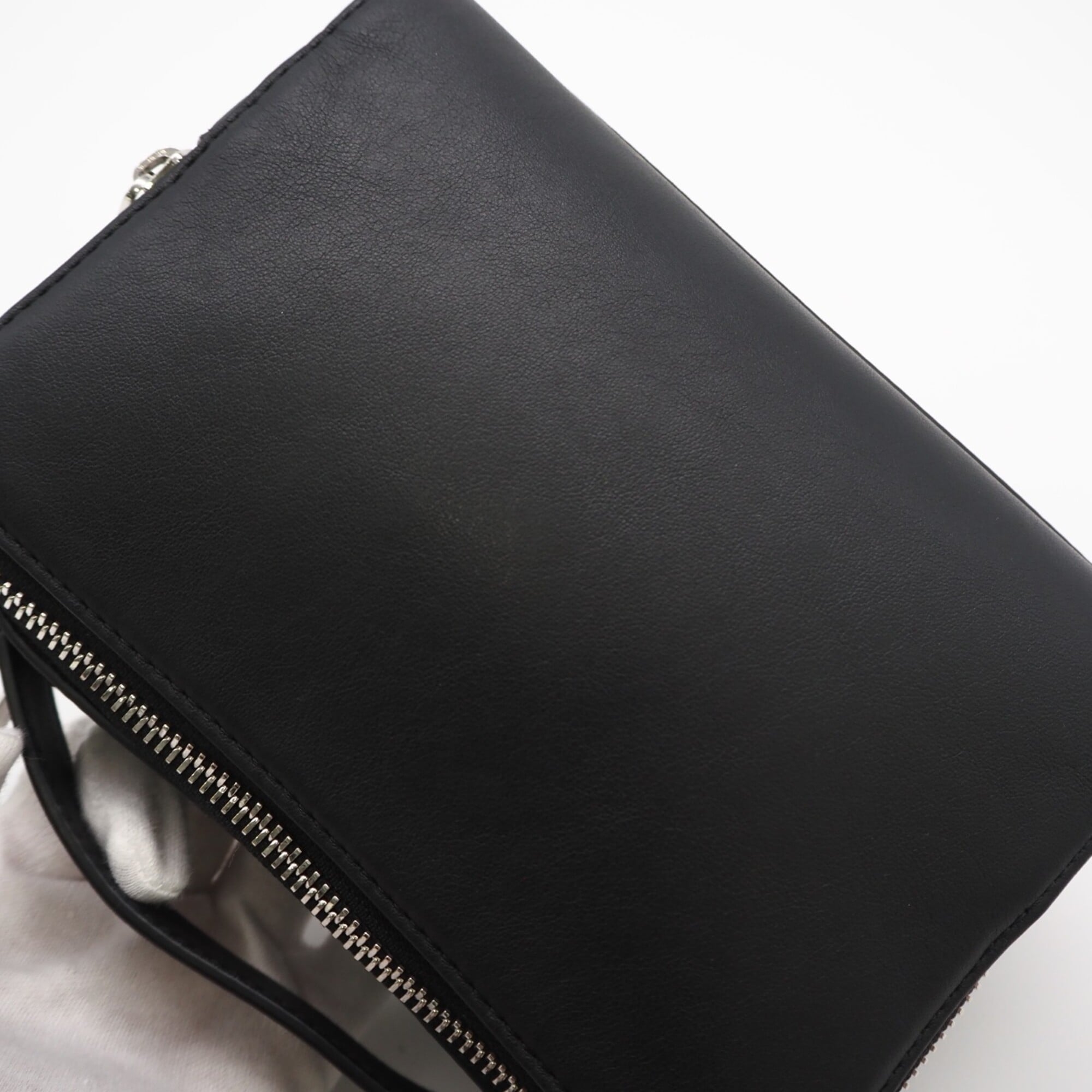 Loewe Black Leather Shoulder Bag (Pre-Owned)