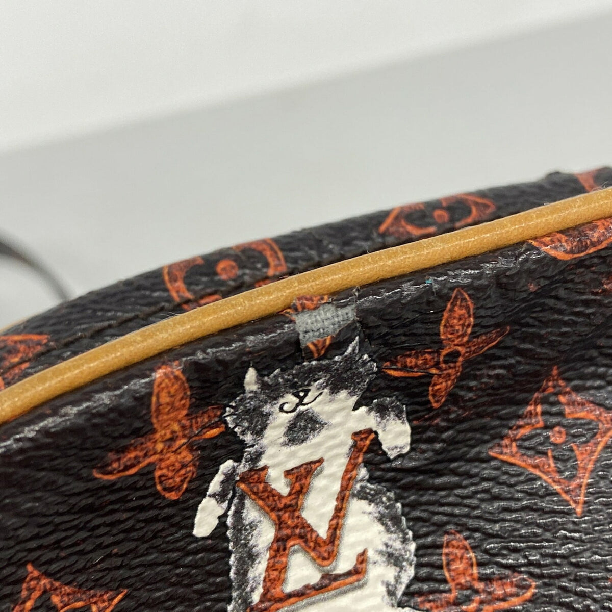 Louis Vuitton Brown Shoulder Bag (Pre-Owned)