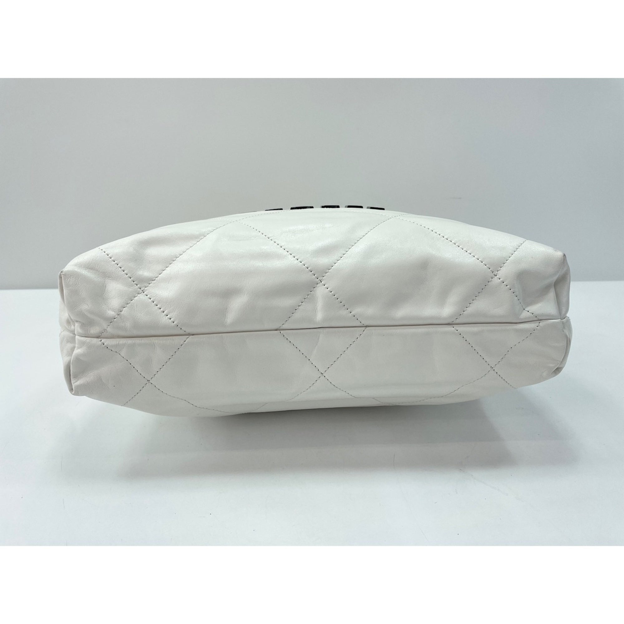 Chanel White Shoulder Bag (Pre-Owned)