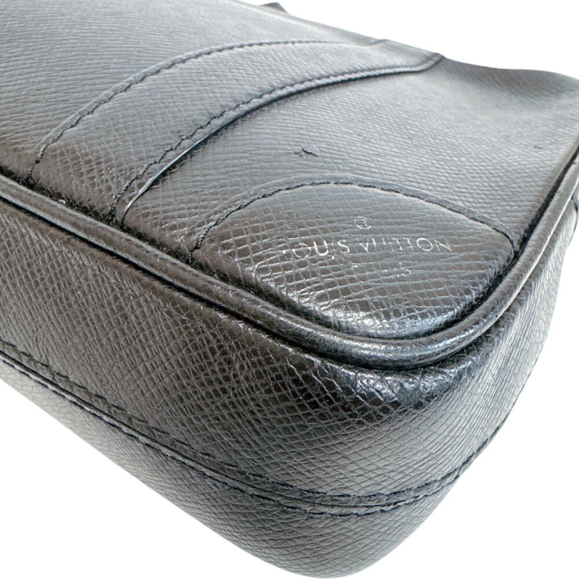 Louis Vuitton Taiga Black Leather Pochette (Pre-Owned)