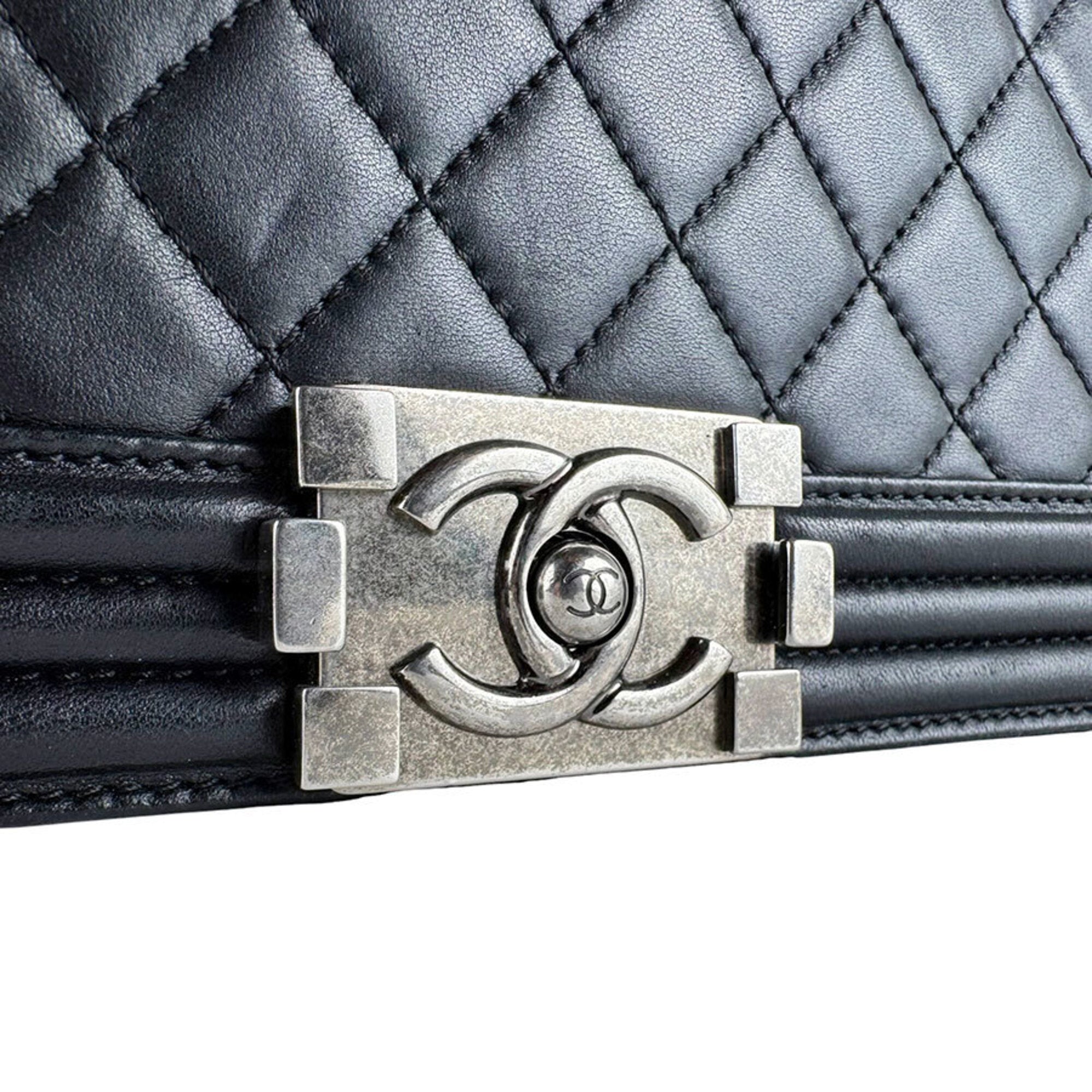 Chanel Black Leather Shoulder Bag (Pre-Owned)