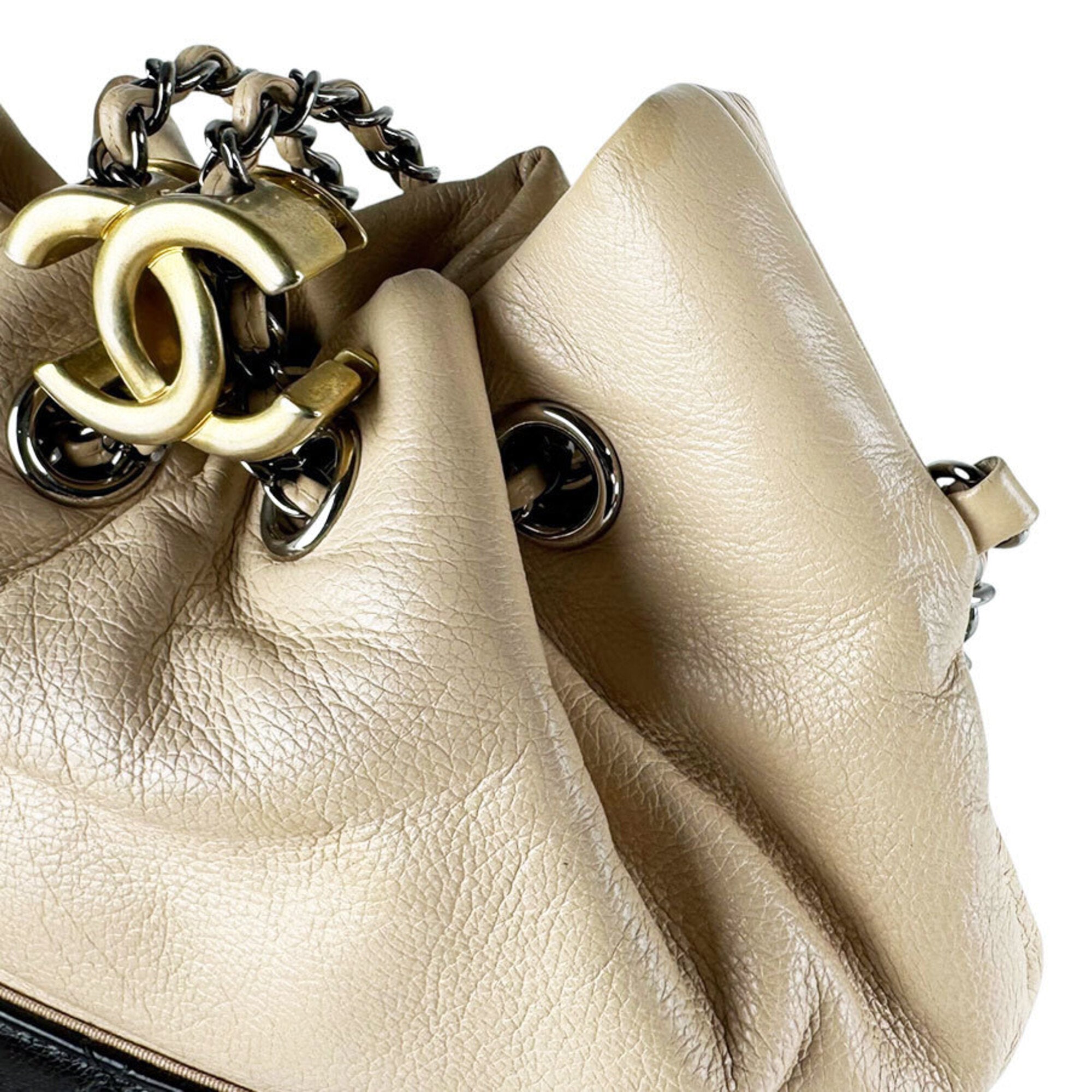 Chanel Beige Black Leather Shoulder Bag (Pre-Owned)