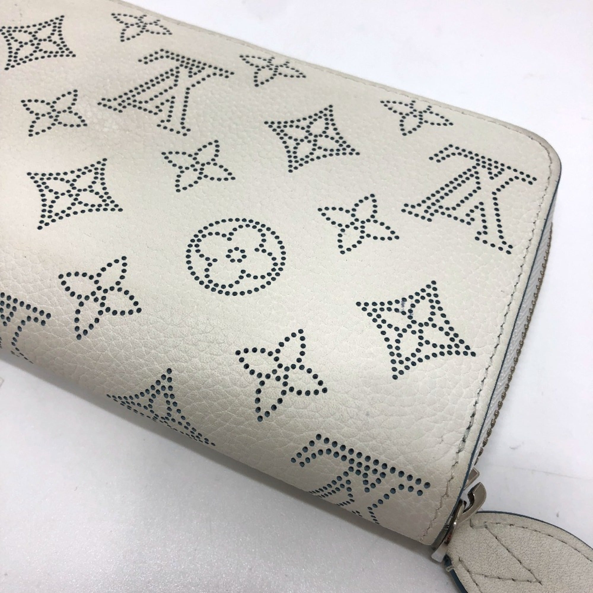 Louis Vuitton White Mahina Leather Long Wallet (Bi-Fold) (Pre-Owned)