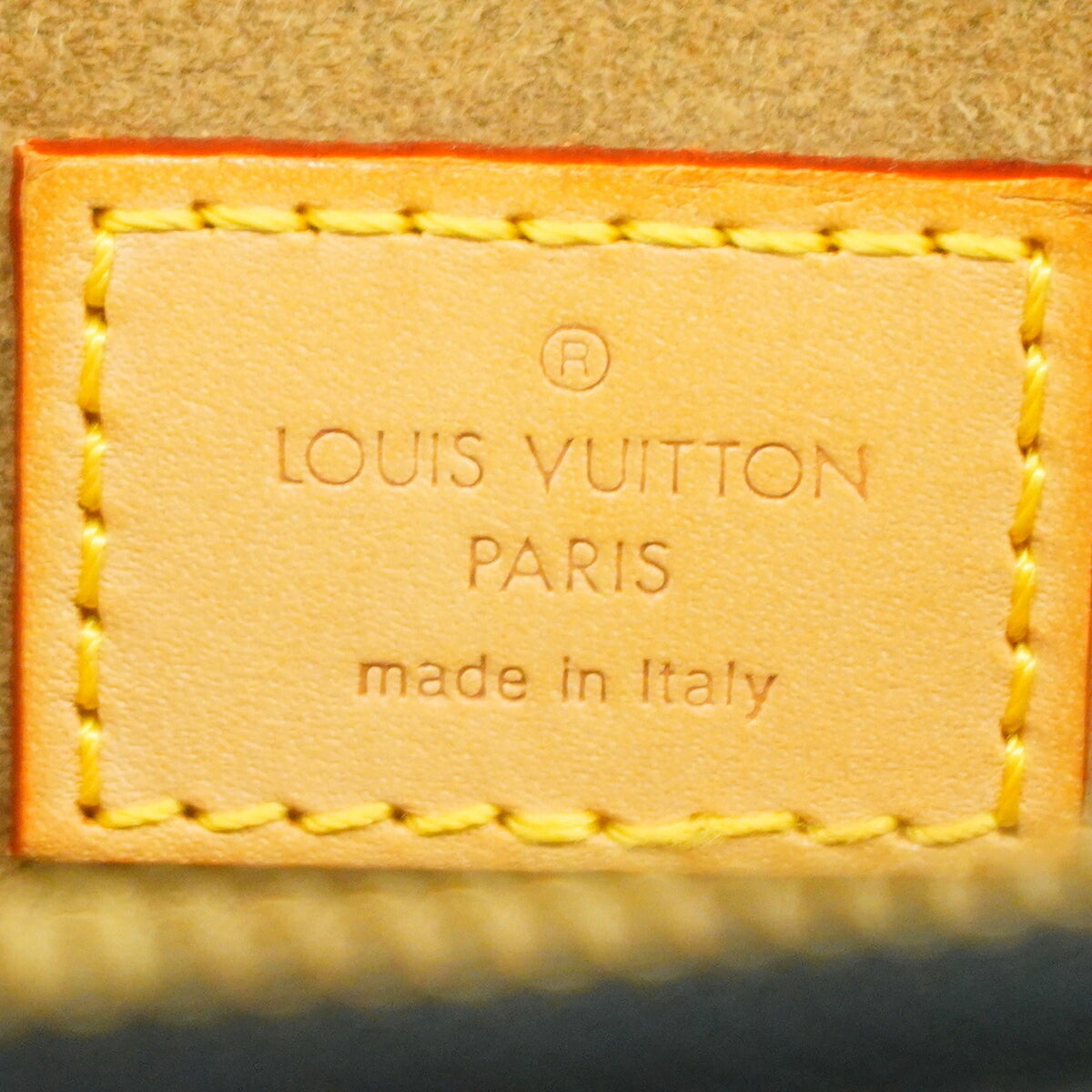 Louis Vuitton Noir Handbag (Pre-Owned)