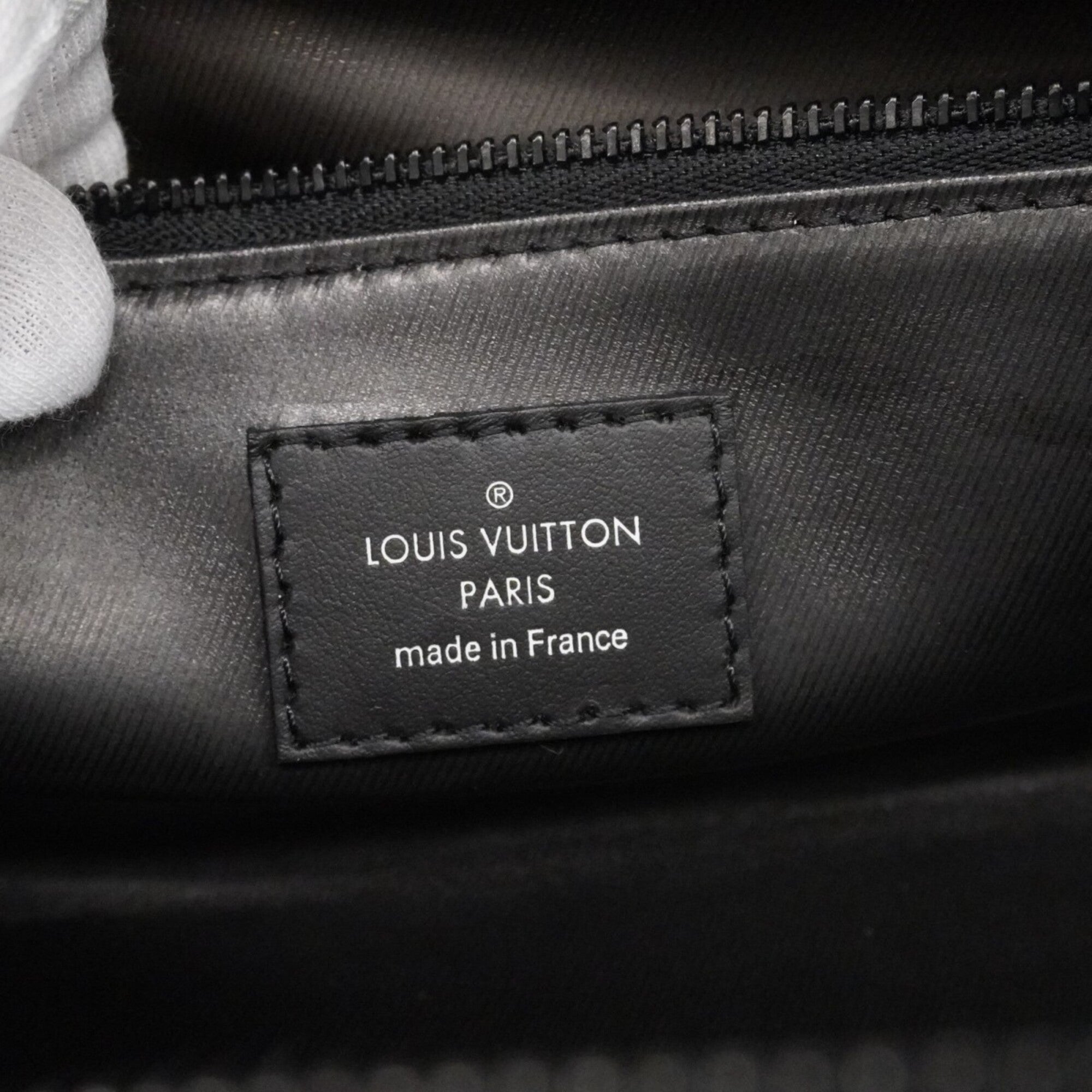 Louis Vuitton Black Handbag (Pre-Owned)