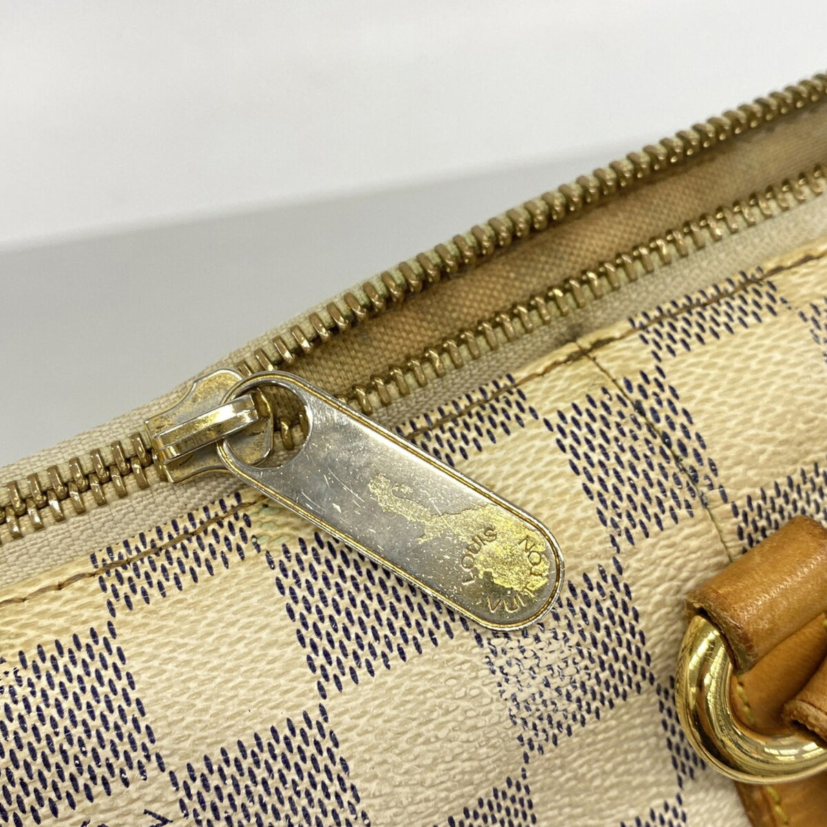 Louis Vuitton White Tote Bag (Pre-Owned)