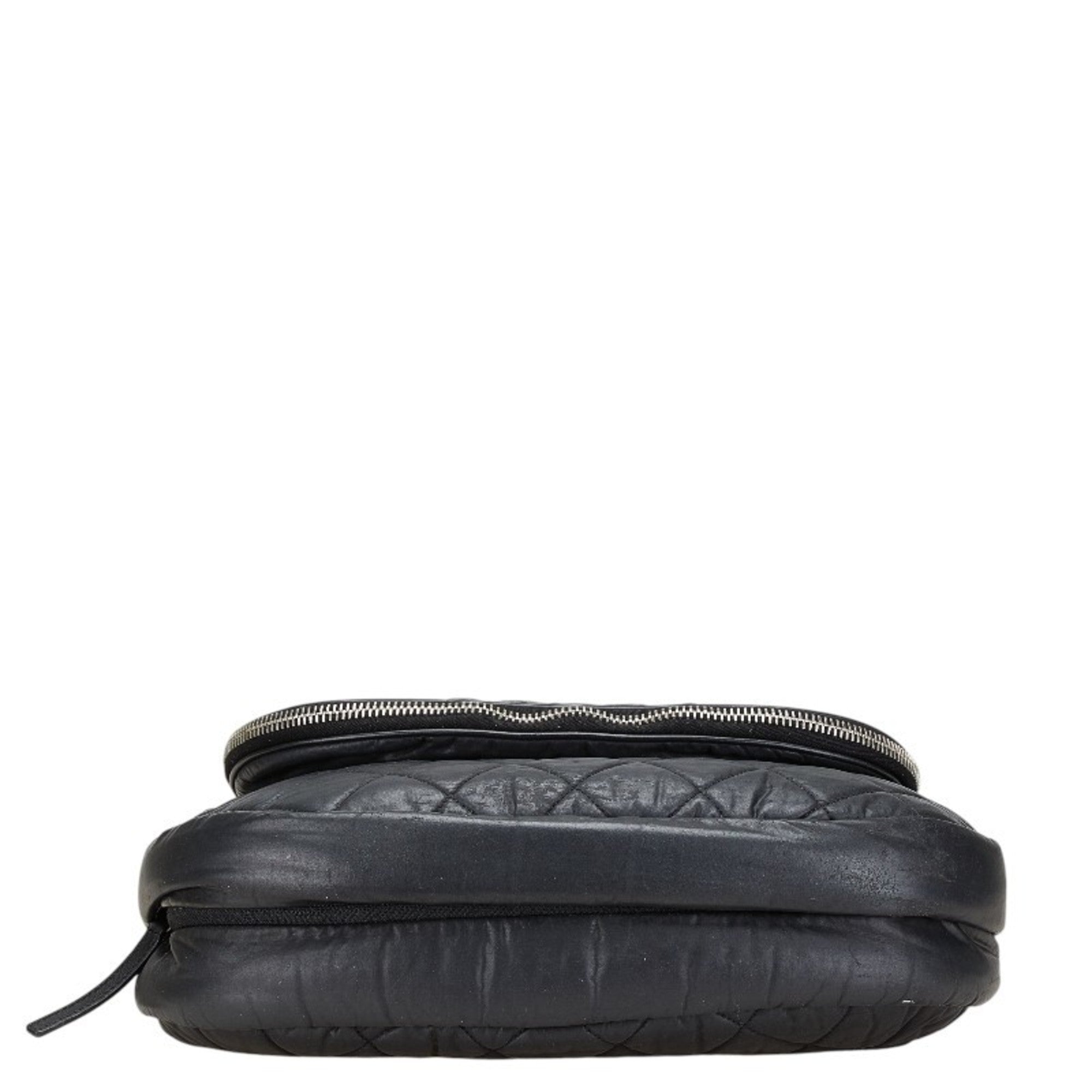 Chanel Black Leather Shoulder Bag (Pre-Owned)