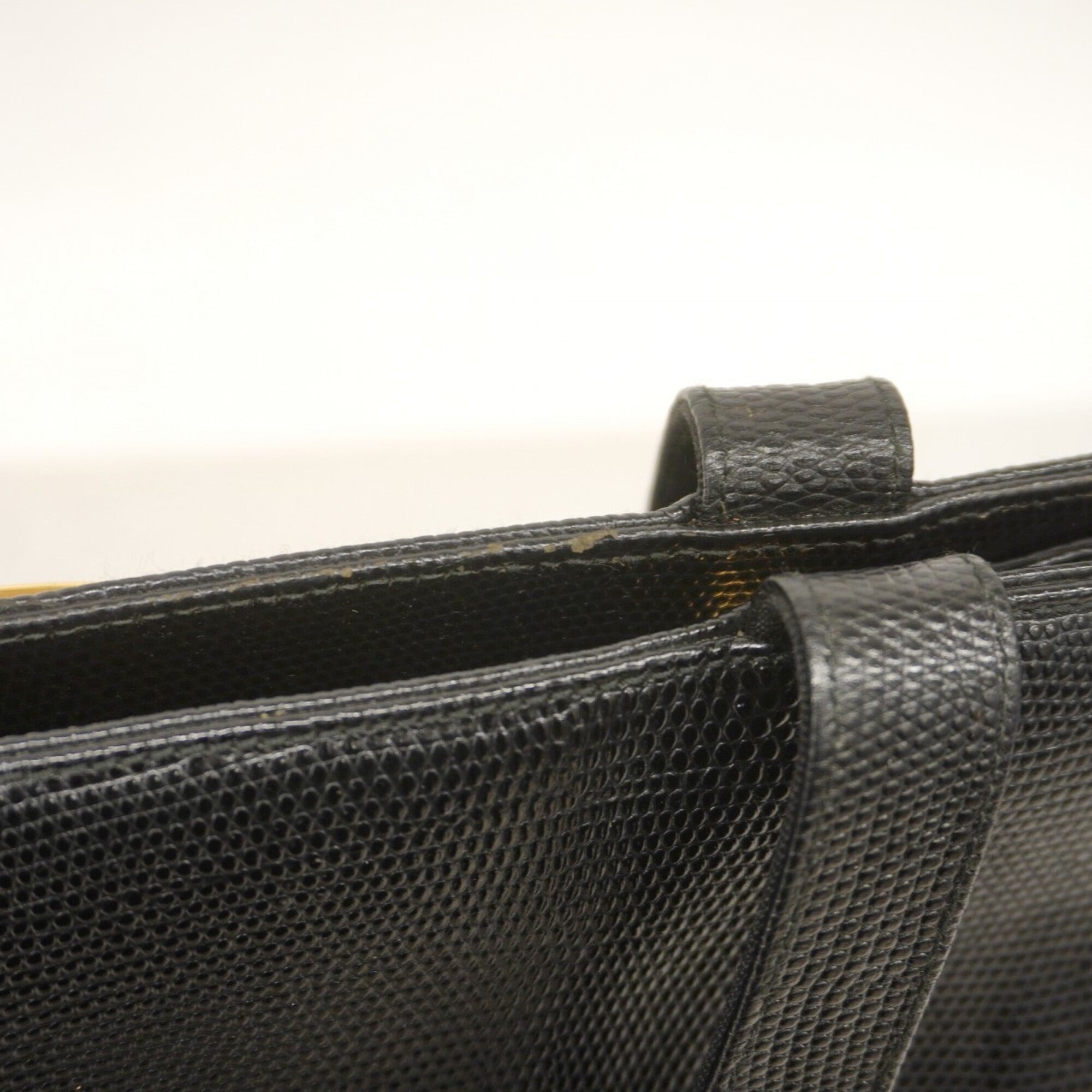 Salvatore Ferragamo Black Leather Shoulder Bag (Pre-Owned)