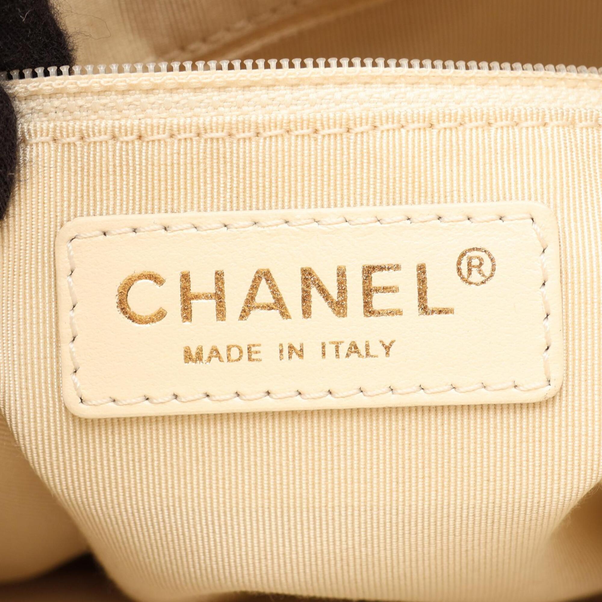 Chanel White Leather Handbag Shoulder Bag (Pre-Owned)