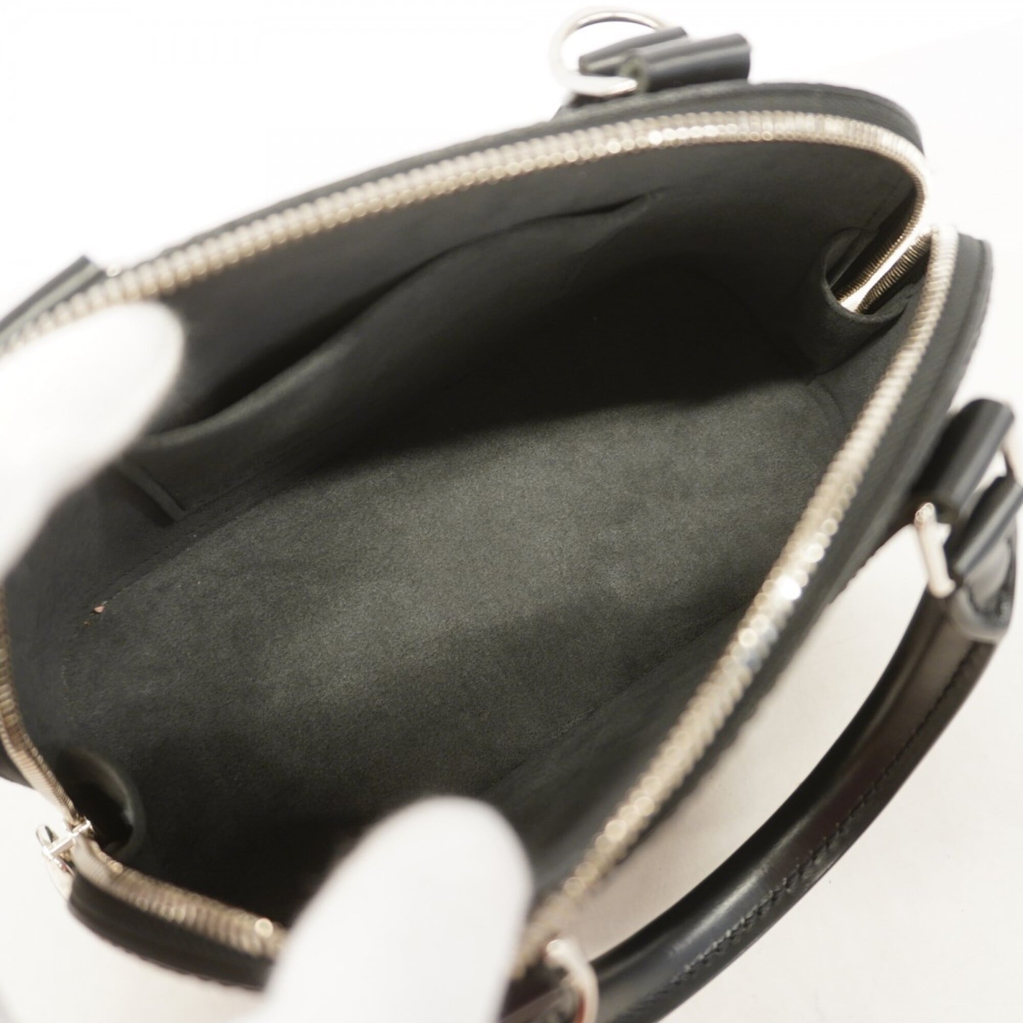 Louis Vuitton Noir Handbag (Pre-Owned)