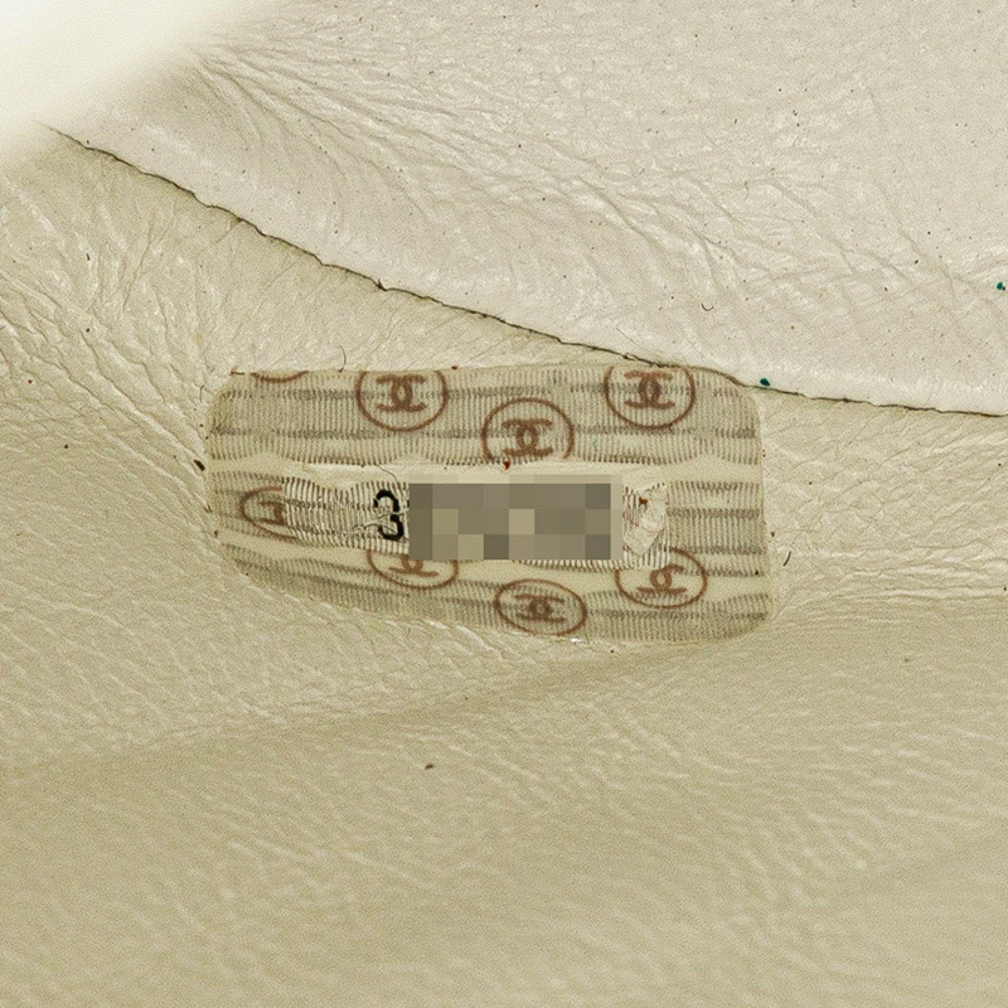 Chanel White Leather Backpack (Pre-Owned)