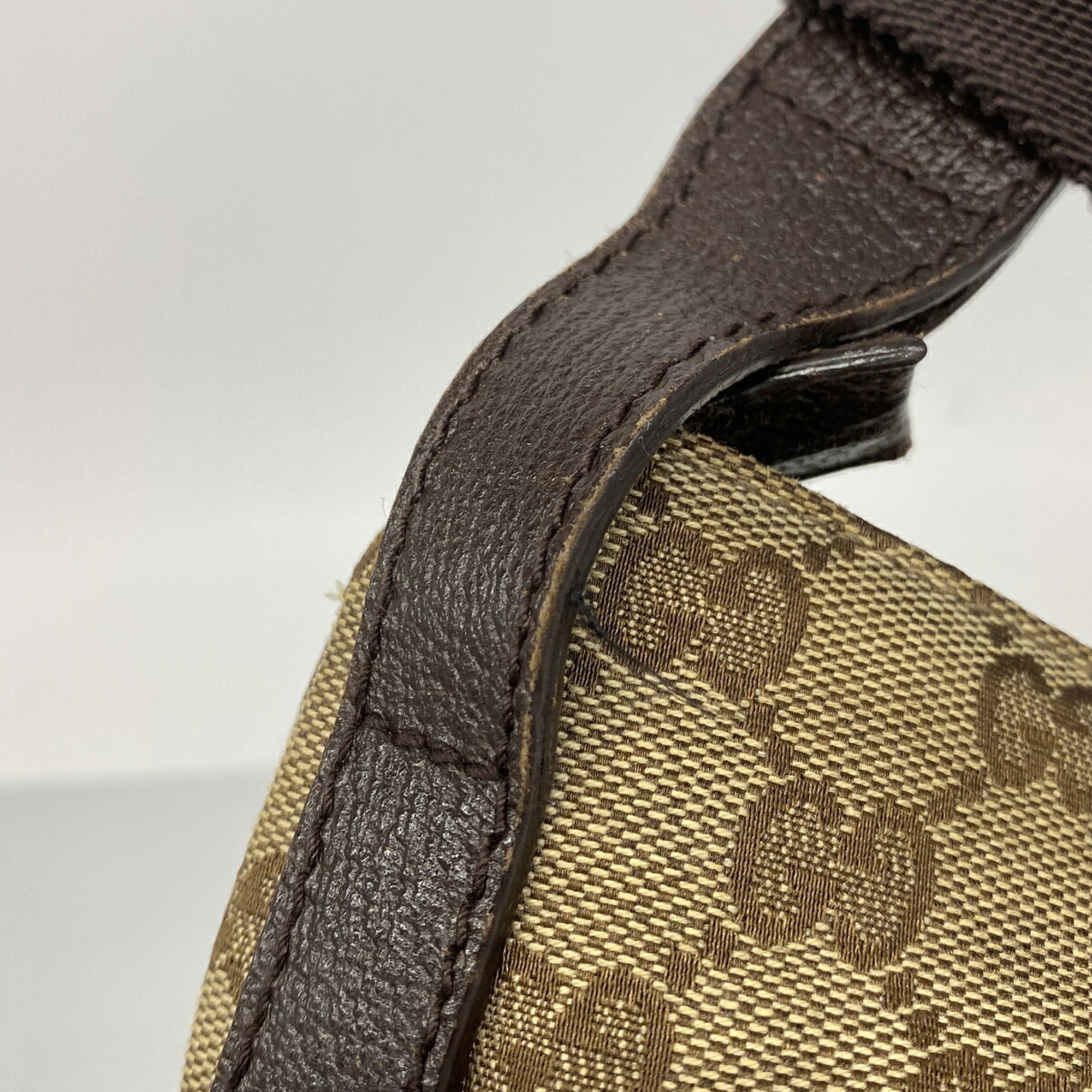 Gucci Beige Canvas Shoulder Bag (Pre-Owned)